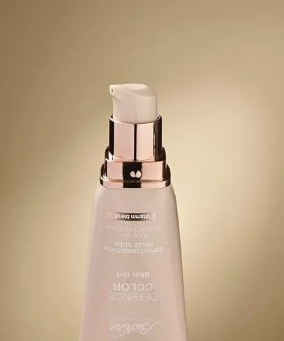 BioNike Defence Color - Skin Tint Siero Fondotinta Leggero SPF 15, con Acido Ialuronico, Blend Multivitaminico e Fitocomplesso Antiossidante, Texture Leggera, Coprenza Modulabile, 30ml