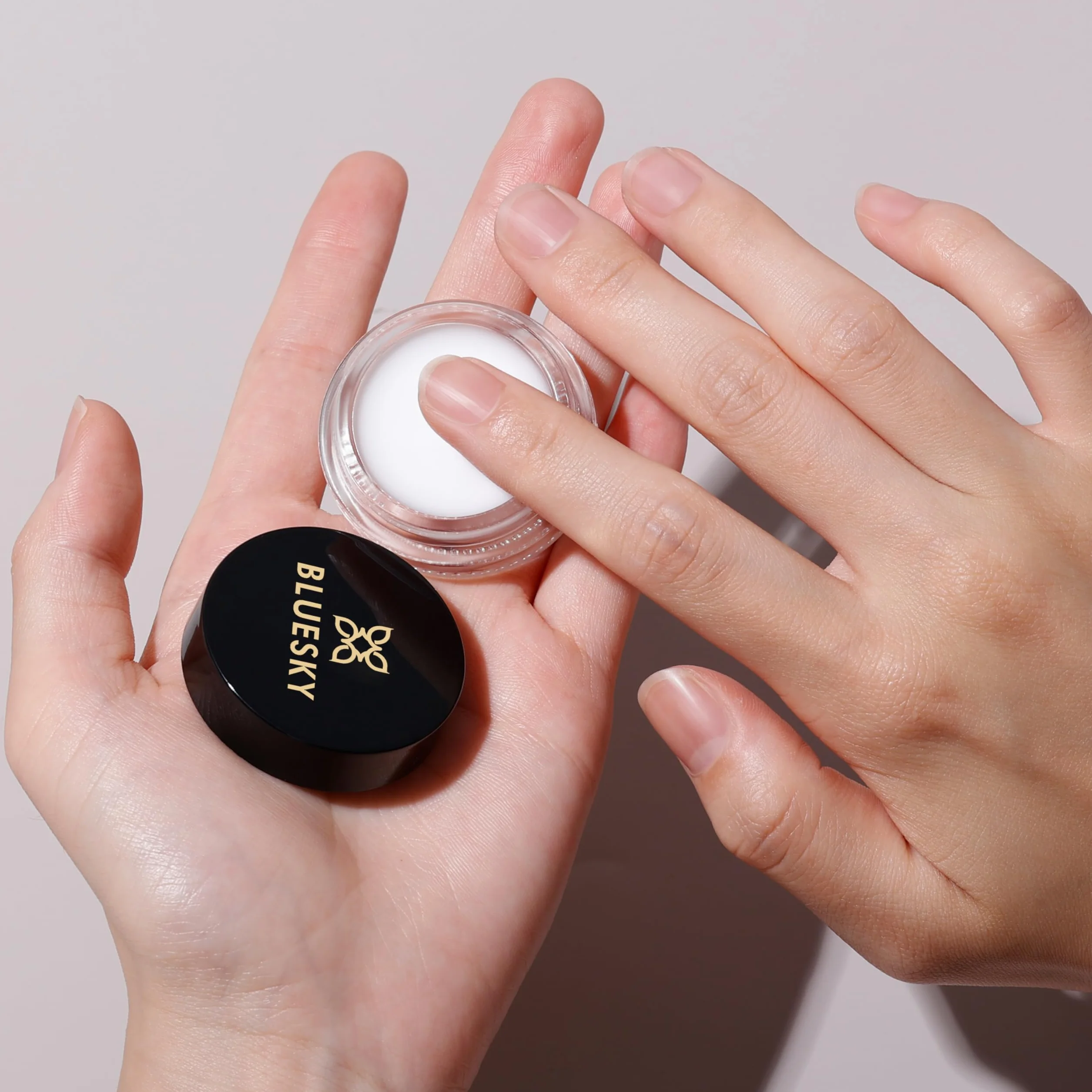 BLUESKY Loyal - Profumo crema 6 g | Profumo solido da donna | Profumo caldo e polvere di sandalo | Consistenza balsamo cremosa | Perfetto per i viaggi e la borsa
