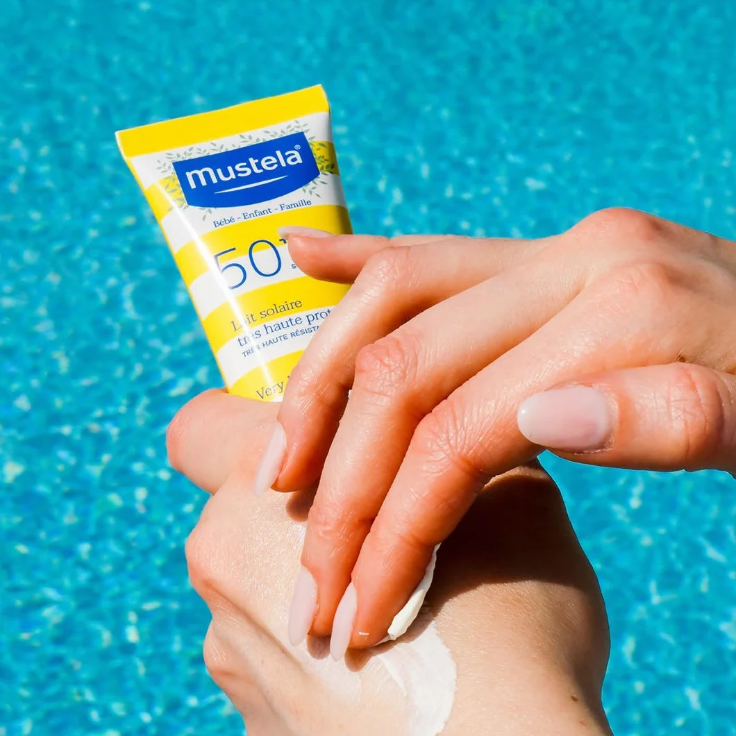 Mustela Latte Solare Spf 50, Viso, Corpo, Con Perseose di Avocado, Neonati, Bambini, Tutta la Famiglia, Adatto in Gravidanza - Protezione Molto Alta dai Raggi UVB e UVA (40ml)