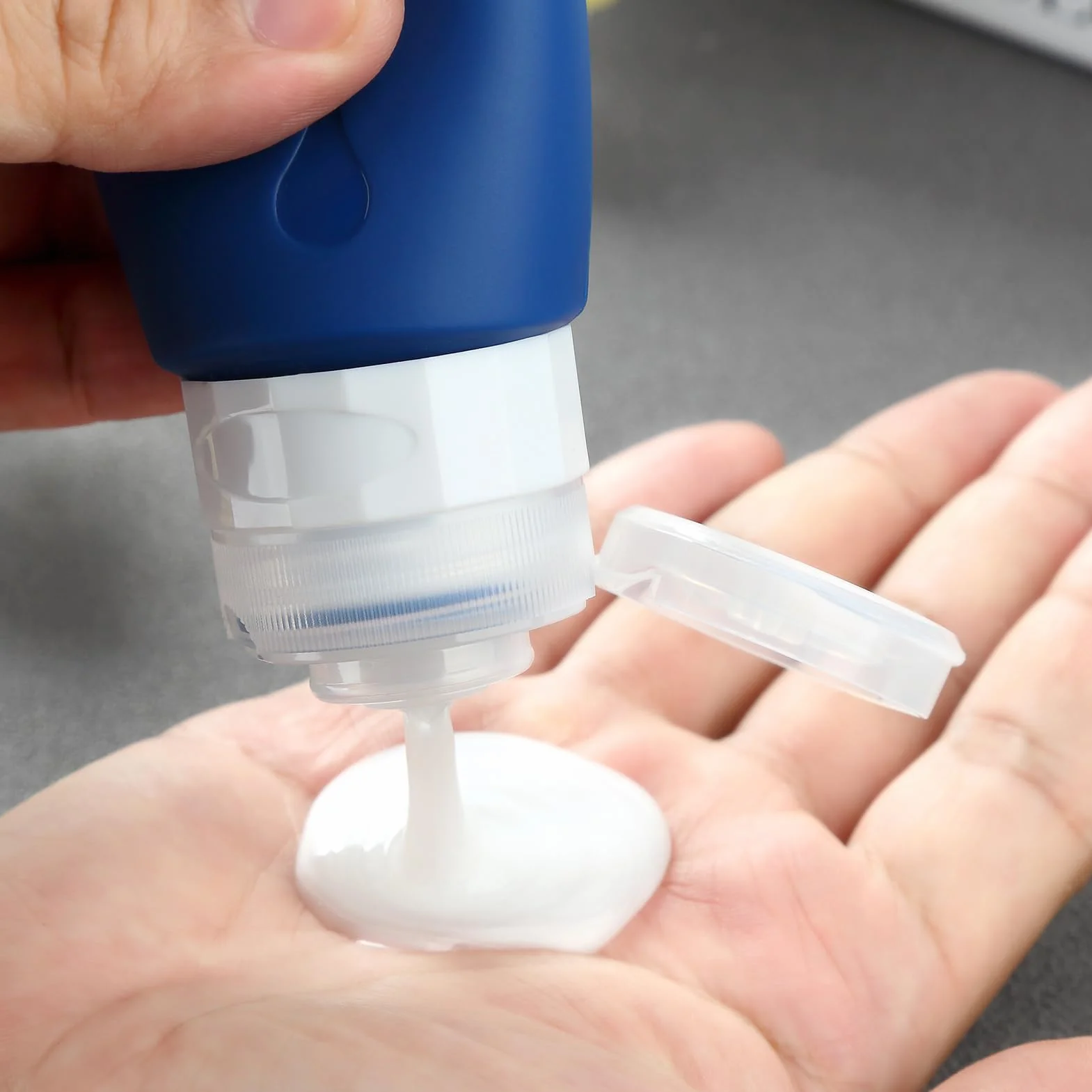 Gemice Bottiglie da Viaggio in Silicone, 4Pezzi 90ml Contenitori con Riutilizzabili Comprimibili, per Shampoo, Balsamo, Crema, Lozione, per Viaggio in Aereo
