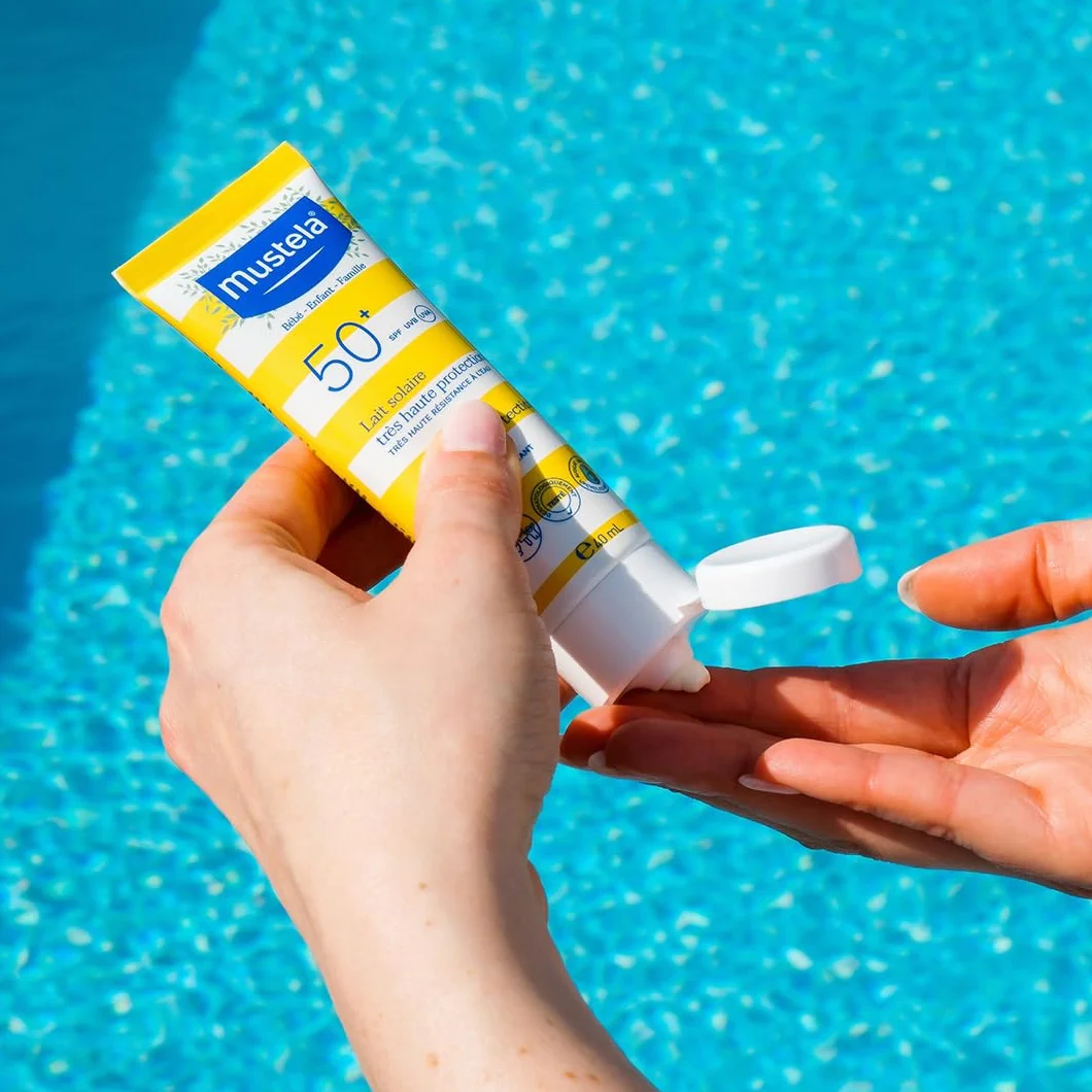 Mustela Latte Solare Spf 50, Viso, Corpo, Con Perseose di Avocado, Neonati, Bambini, Tutta la Famiglia, Adatto in Gravidanza - Protezione Molto Alta dai Raggi UVB e UVA (40ml)