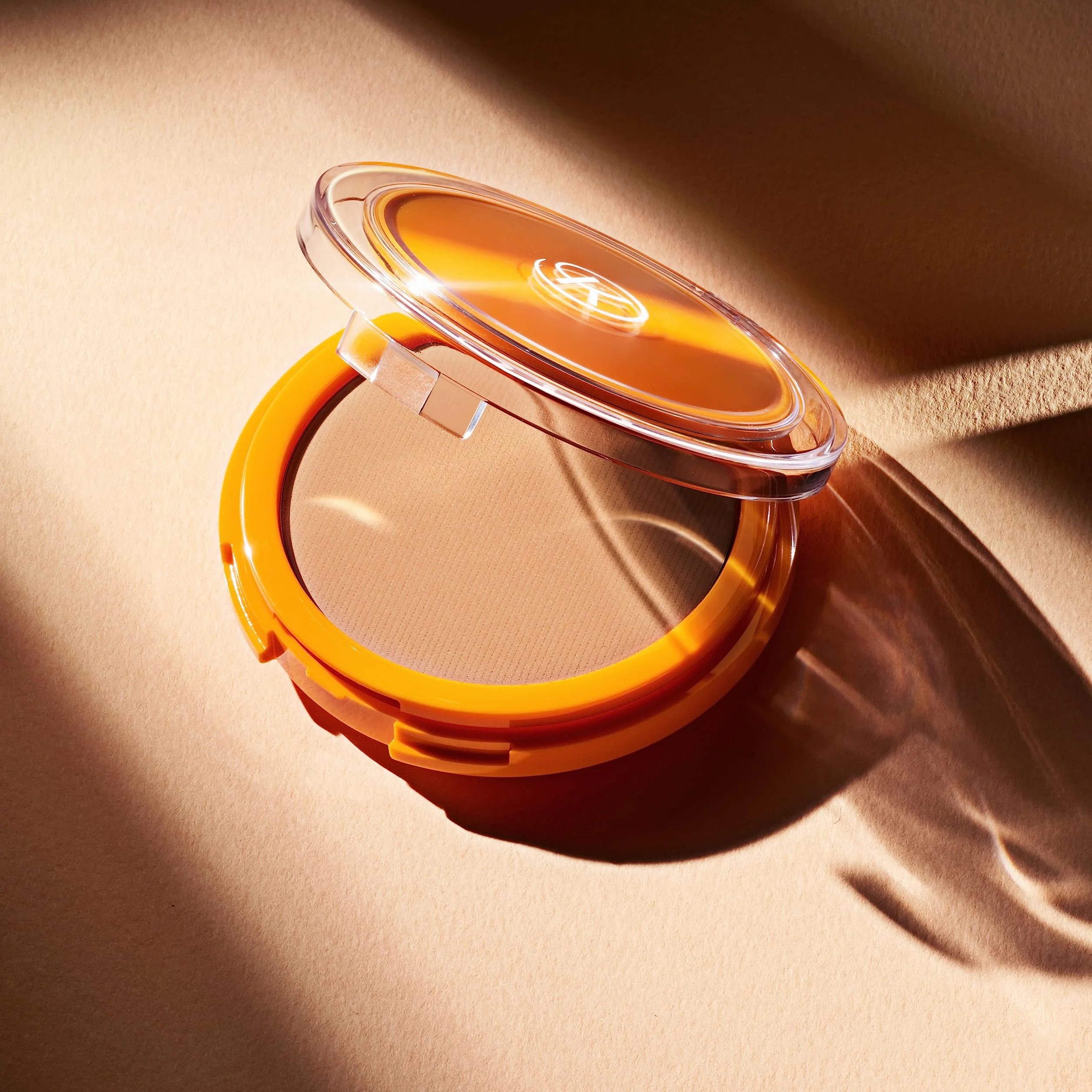 Korff Sun Secret, Fondotinta Compatto Solare SPF 50+ Uniformante e Protettivo con DNA-Safe Complex. Tonalità 01 Amber, 6 ml