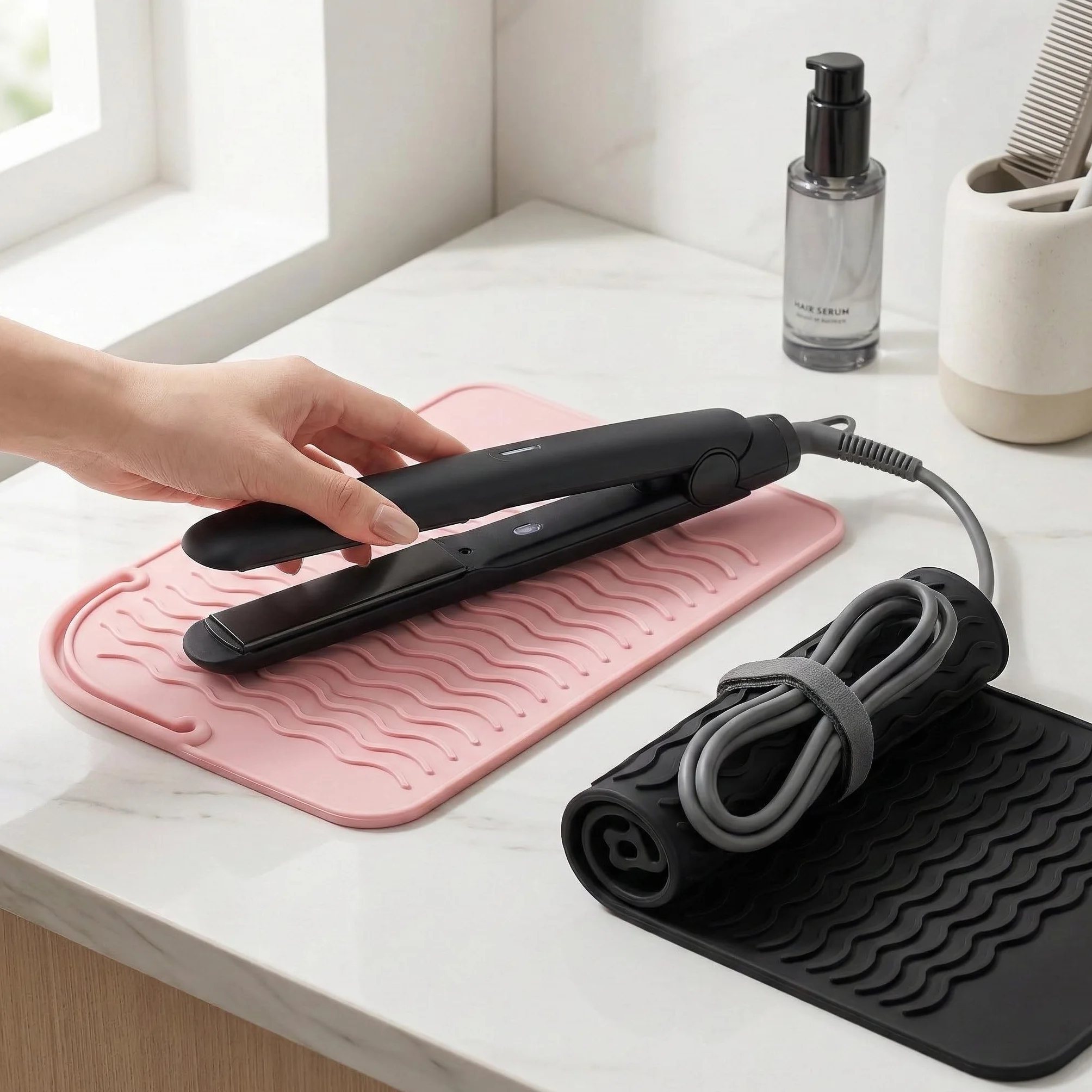 Tappetino termoresistente in silicone 2 pezzi nero e rosa 23x16cm per piastra capelli e ferro arricciacapelli resistente fino a 230°C antiscivolo facile da pulire per casa e salone