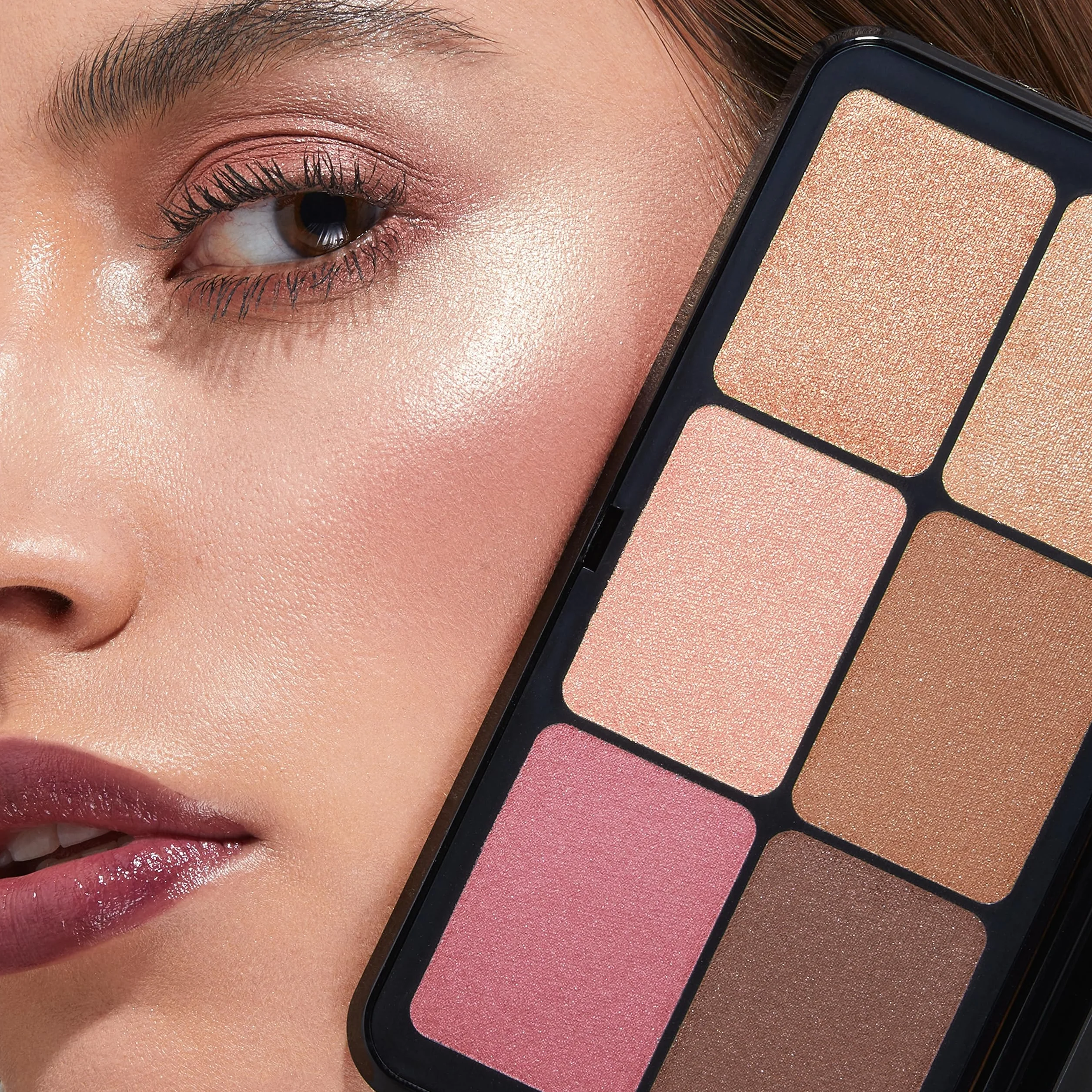 KIKO Milano Irresistible Total Look Face Powder Palette 02 | Palette Di Polveri Viso Con 2 Terre, 2 Blush E 2 Illuminanti