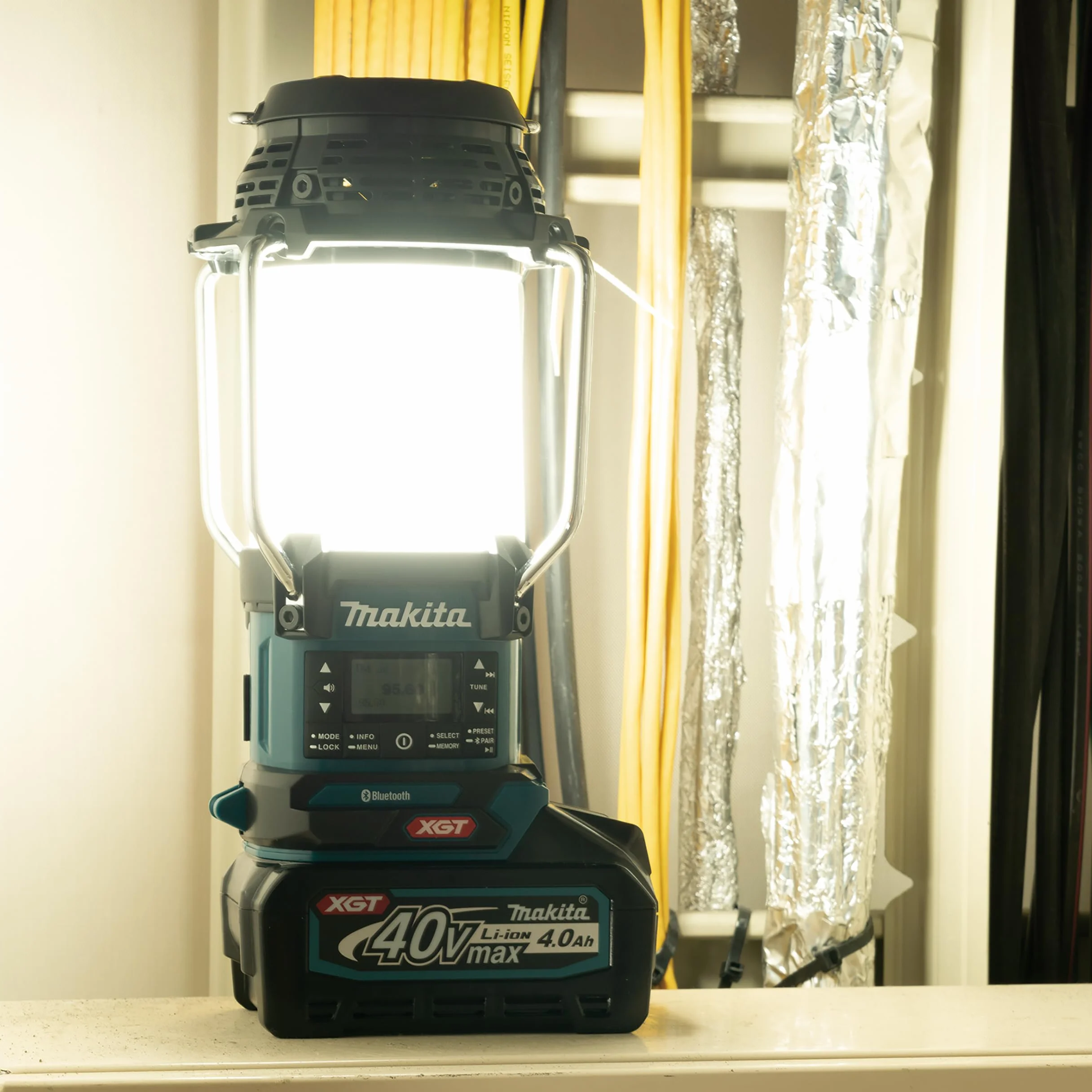 Makita MR009GZ 40V Max XGT Radio Lanterna