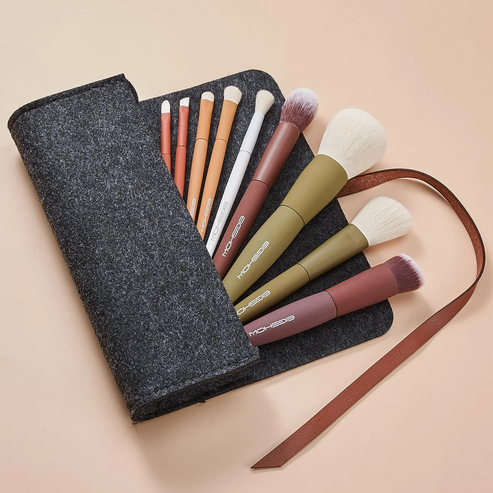 Pennelli per trucco, EIGSHOW set pennelli make up da viaggio Kabuki 5 colori essenziali, fibre sintetiche extra morbide make up per correttori di fard in polvere Contorno e illuminante(9 stück)