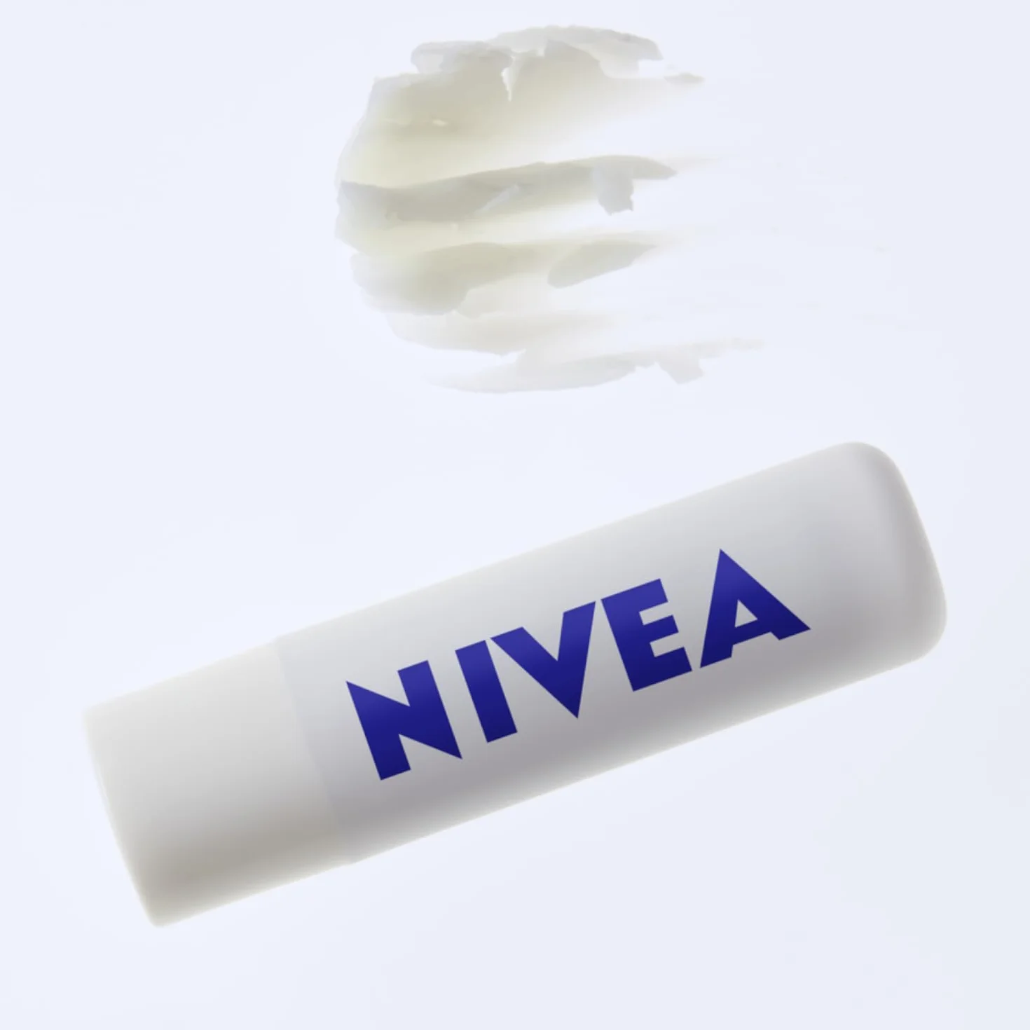 NIVEA Med Repair Rossetto idratante con burro di karité, oli e vitamine deodoranti SPF 15; 4,8 g