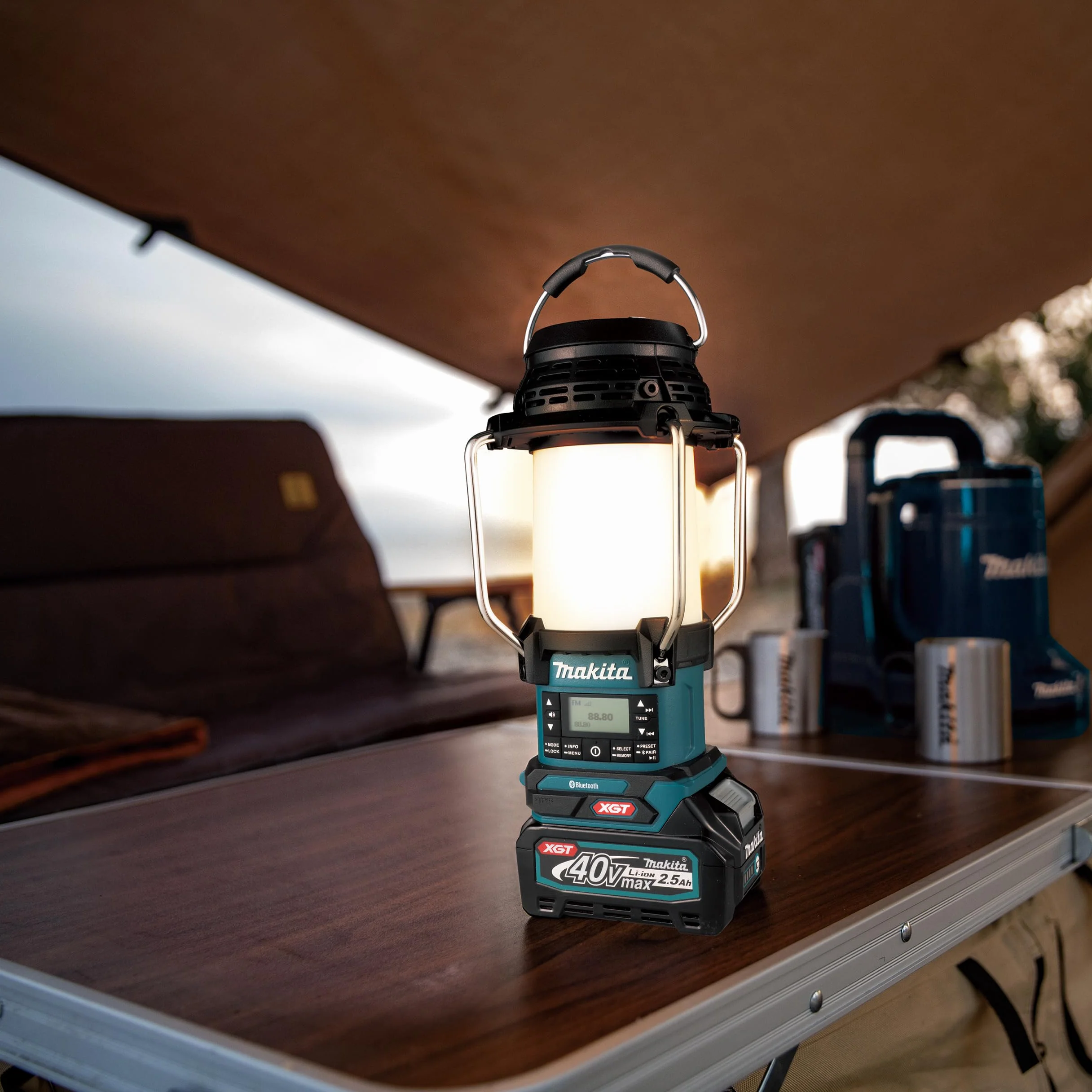 Makita MR009GZ 40V Max XGT Radio Lanterna