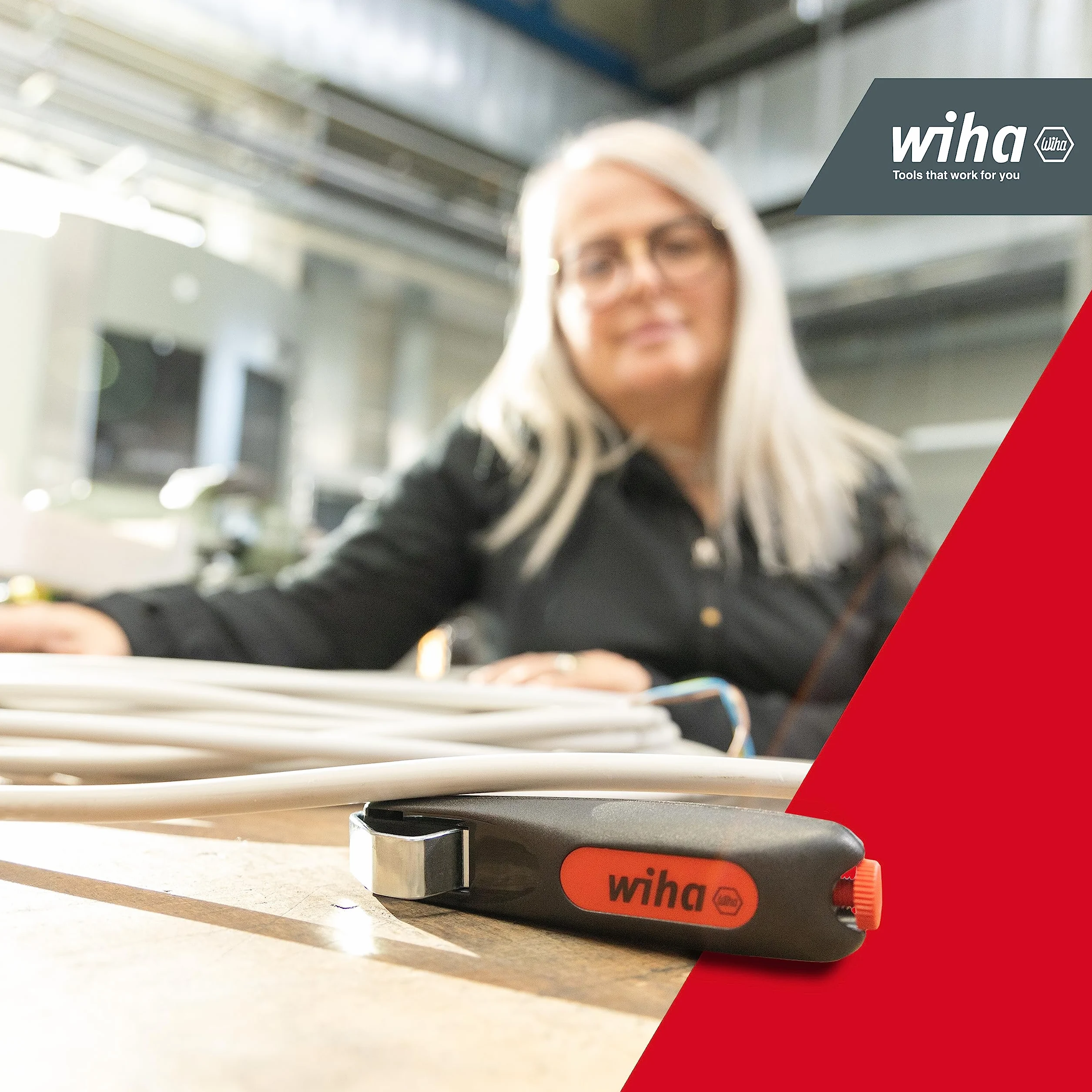 Wiha Herramienta pelacable con cuchilla de arrastre autogirable 130 mm