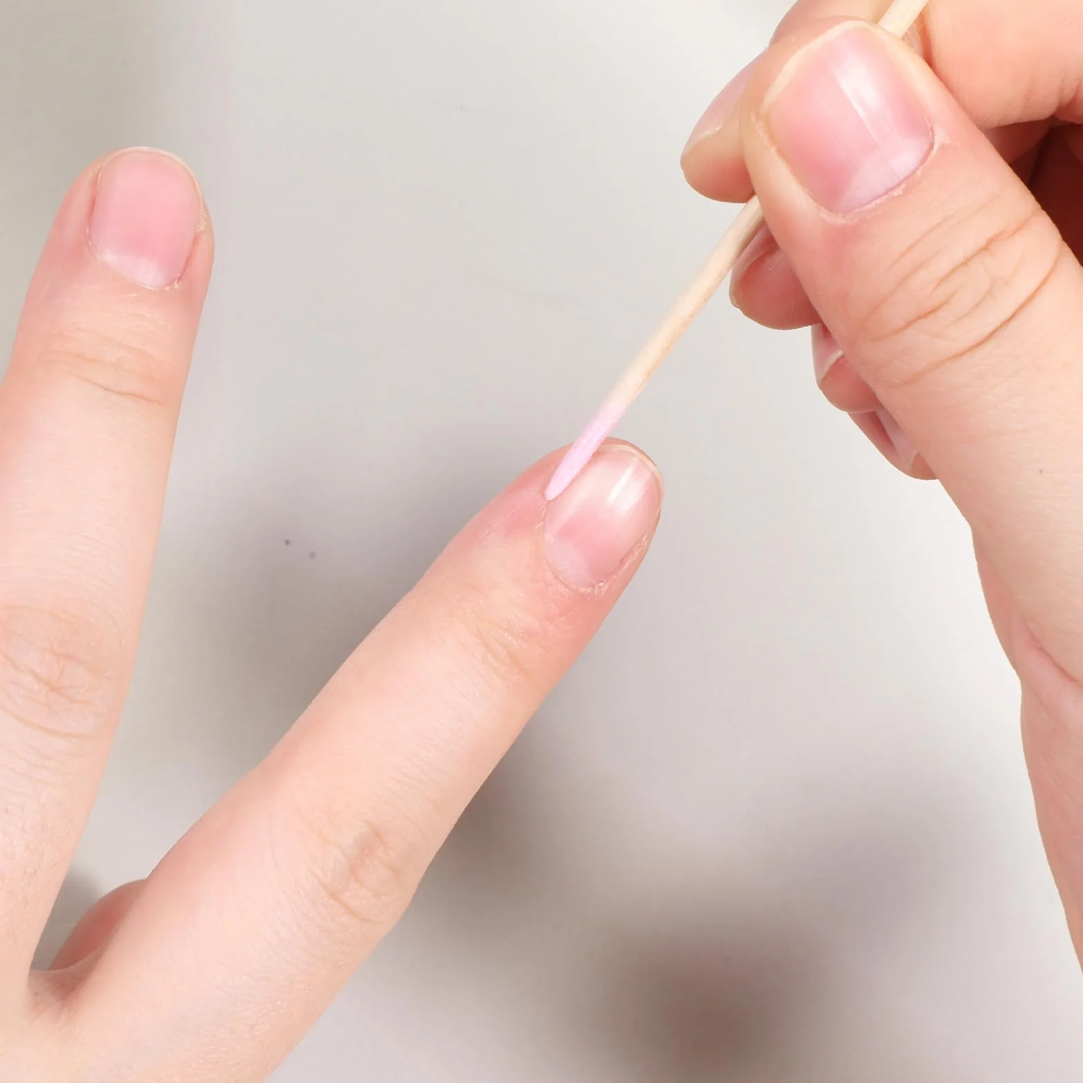 300 tamponi di cotone a punta di precisione, bastoncini per rimuovere lo smalto per unghie, applicatori per microblading, con manico in legno, tamponi di cotone a punta per rimuovere lo smalto per