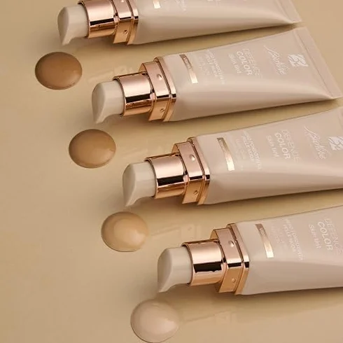 BioNike Defence Color - Skin Tint Siero Fondotinta Leggero SPF 15, con Acido Ialuronico, Blend Multivitaminico e Fitocomplesso Antiossidante, Texture Leggera, Coprenza Modulabile, 30ml
