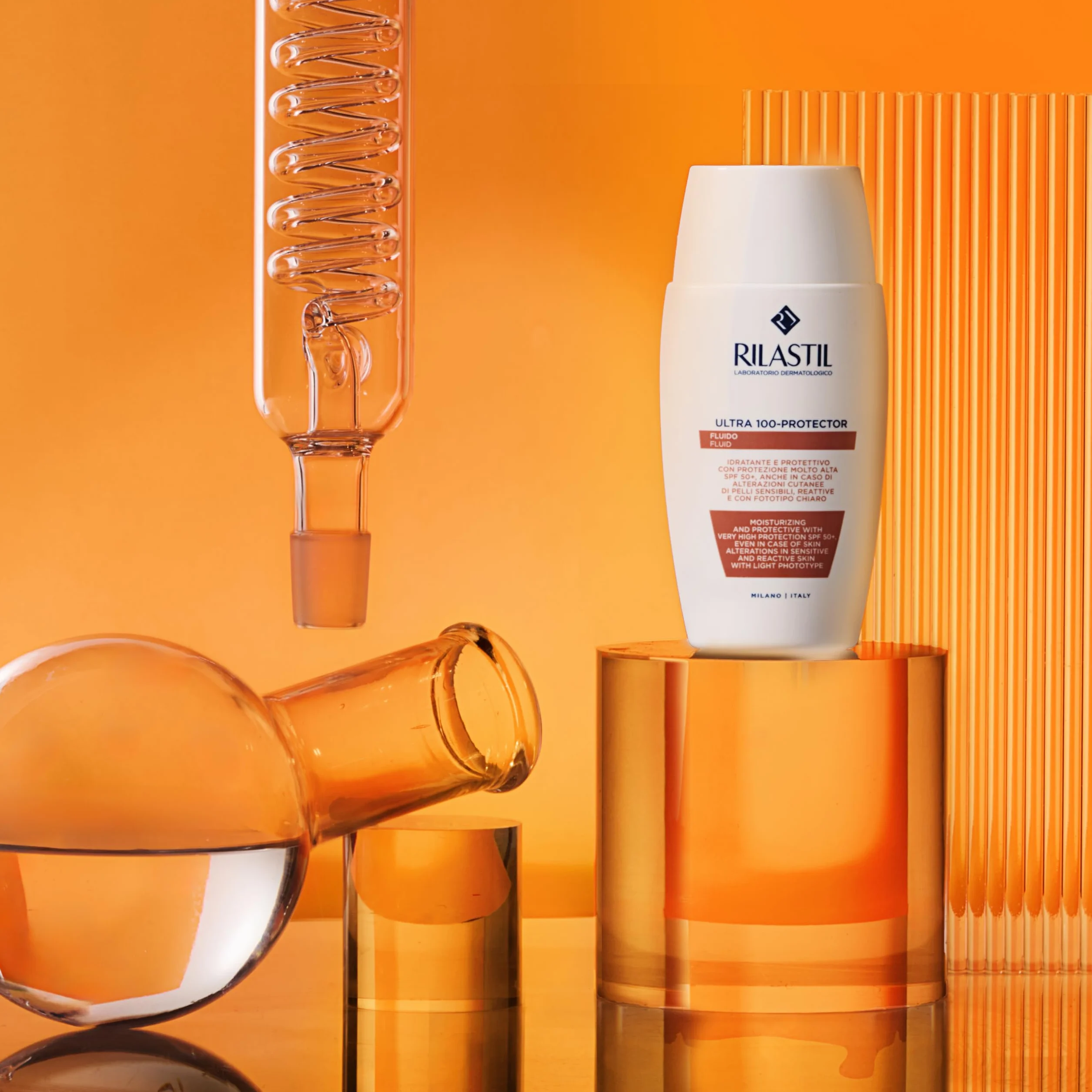 Rilastil Fluido 100, Emulsione Fluida Idratante e Protettiva, Texture Ultraleggera, Resistente all'Acqua, per Pelle Sensibile, Confezione da 50ml