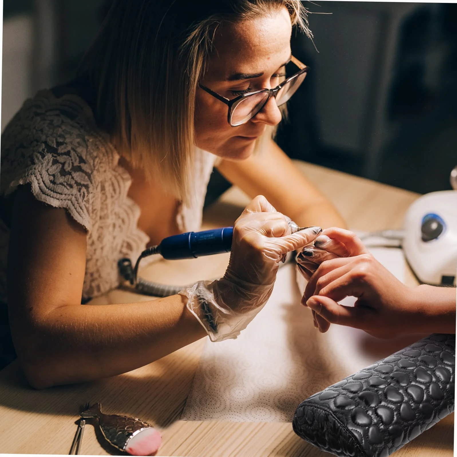 Poggiamano per Unghie a Forma di Cuore in Pu Nero, Cuscino Morbido per Manicure Confortevole, Allevia Affaticamento Mano e Braccio per Nail Art a Casa e Salone