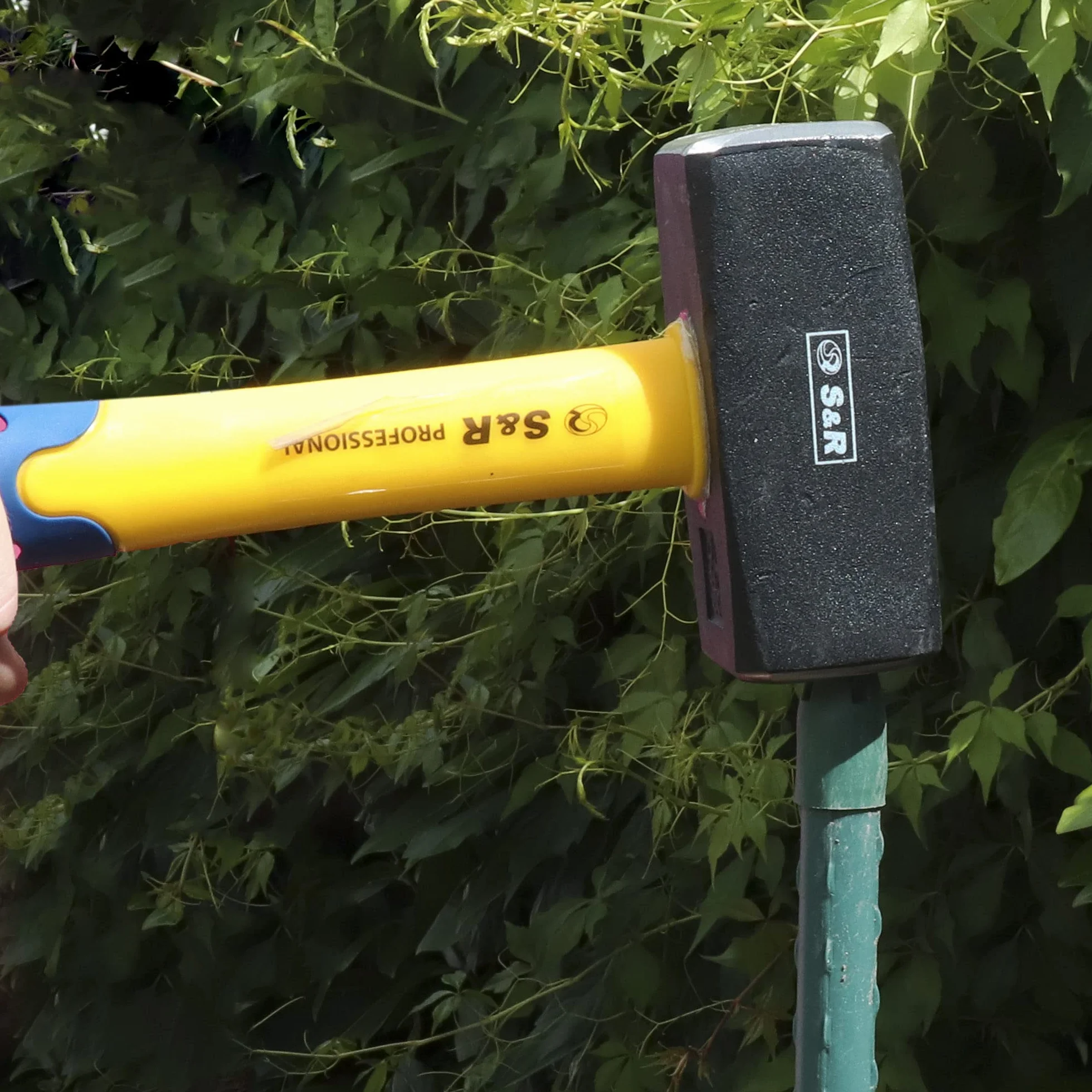 S&R Mazzetta da Muratore 1500 G Acciaio Forgiato C50 Manico Fibra di Vetro Rivestimento PVC Antivibrazione