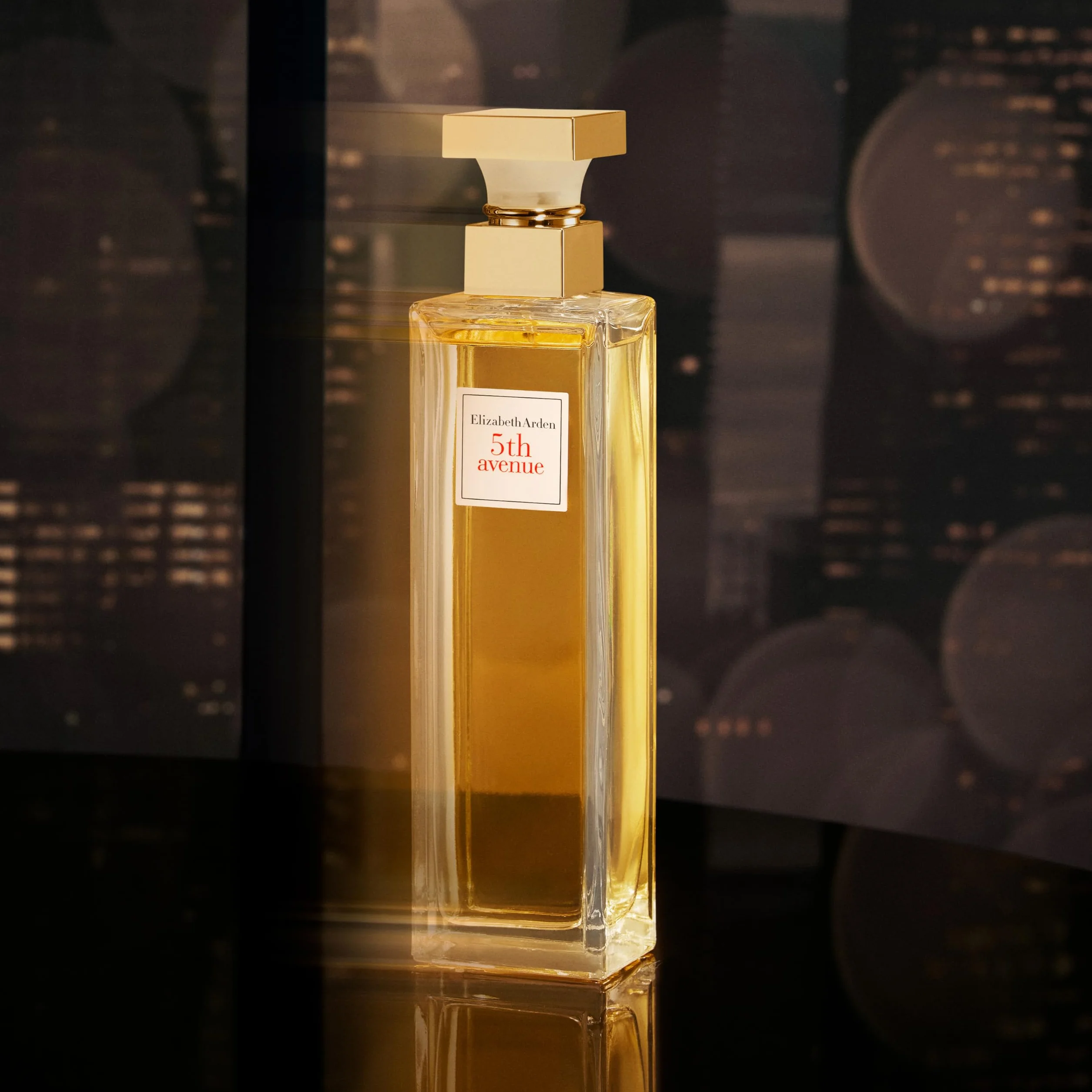 Elizabeth Arden - 5th Avenue, Eau de Parfum Spray, Profumo Femminile, Raffinato ed elegante, con Magnolia Rosa, Viola ed Ambra, Note Floreali, Profumo per Donna