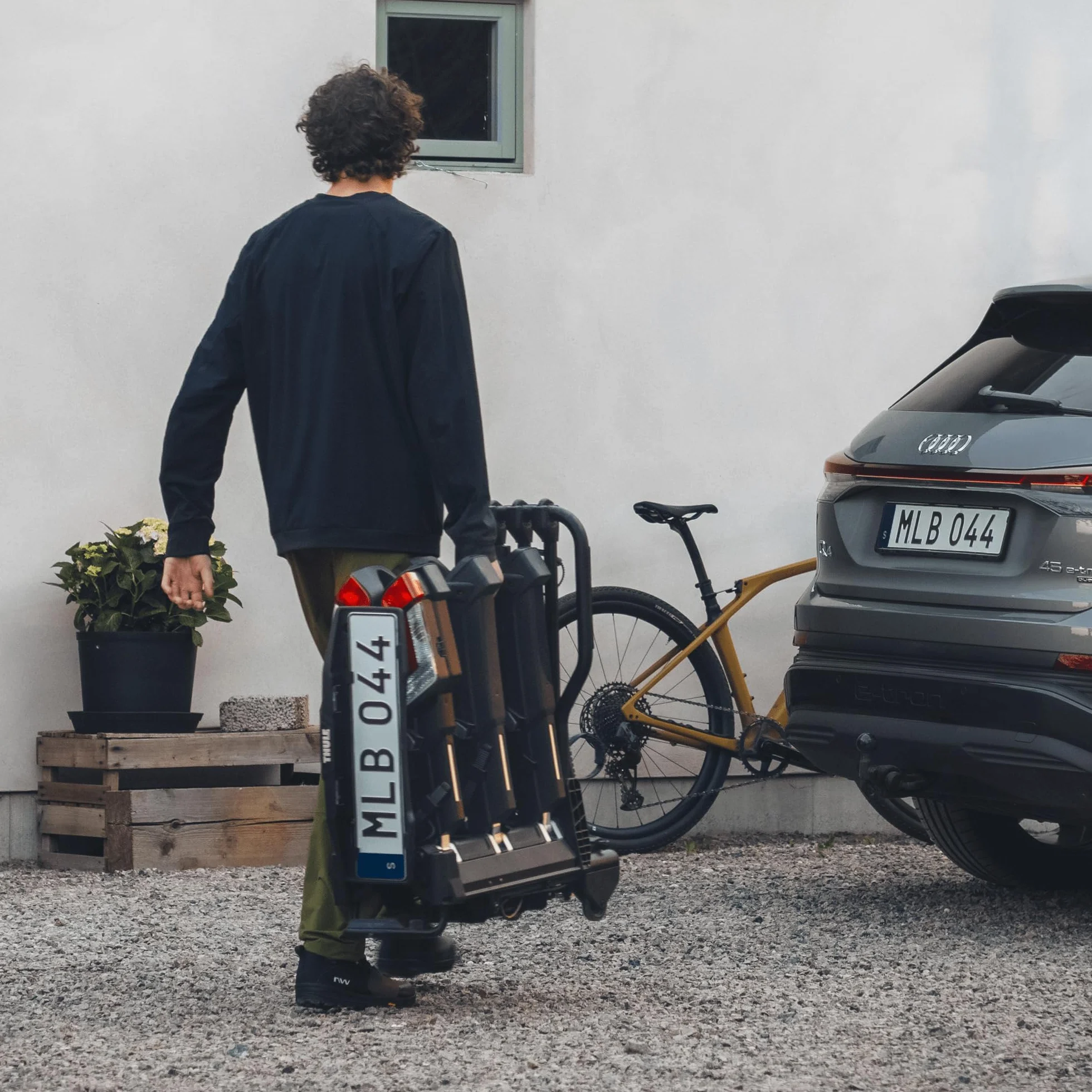 Thule Easyfold 3 Platform Tow Hitch Bike Rack Black, 2(3) bikes
