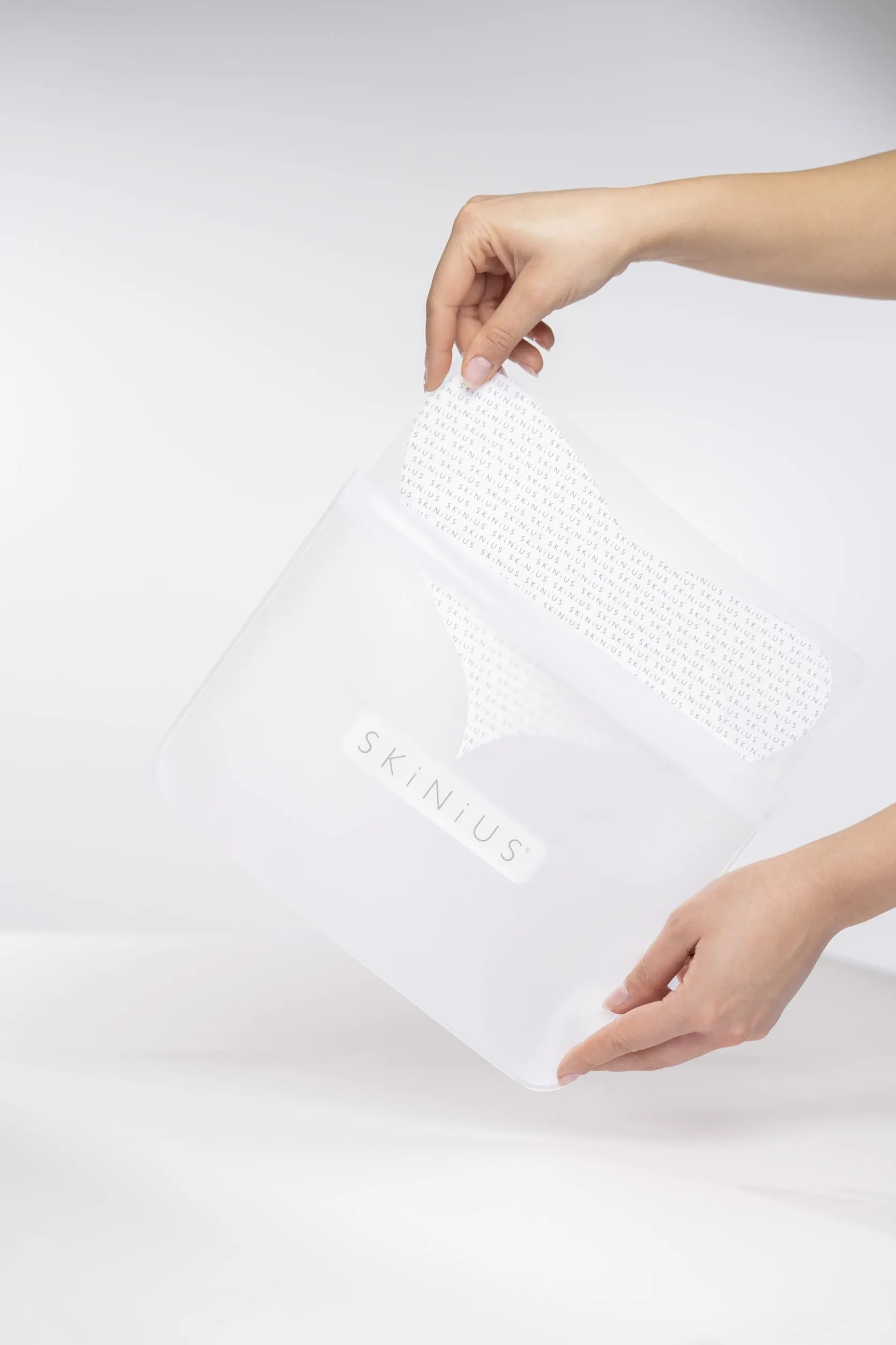 Skinius LIFTNES Patches Riutilizzabili per Collo e Décolleté con Pochette Waterproof - Patch in Silicone Morbidi ed Ergonomici - Wearable Beauty Anti-Spreco - Riutilizzabili