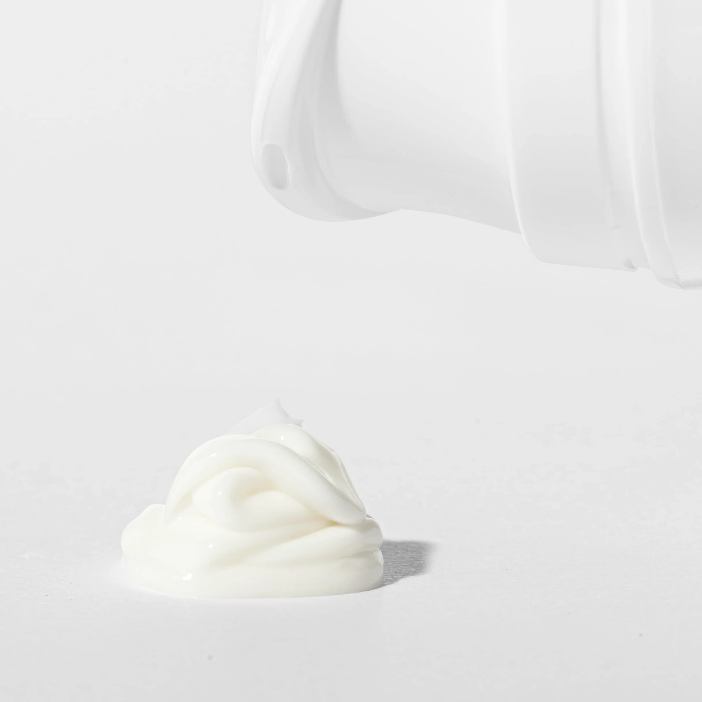 EOS NATURA Kit Skincare Idratante Viso e Décolleté – Acqua Micellare Delicata 200 ml + Seta Crema Idratazione Intensa 50 ml – Skincare Viso Naturale Anti-Age, Contorno Occhi e Prime Rughe – Pro-Age