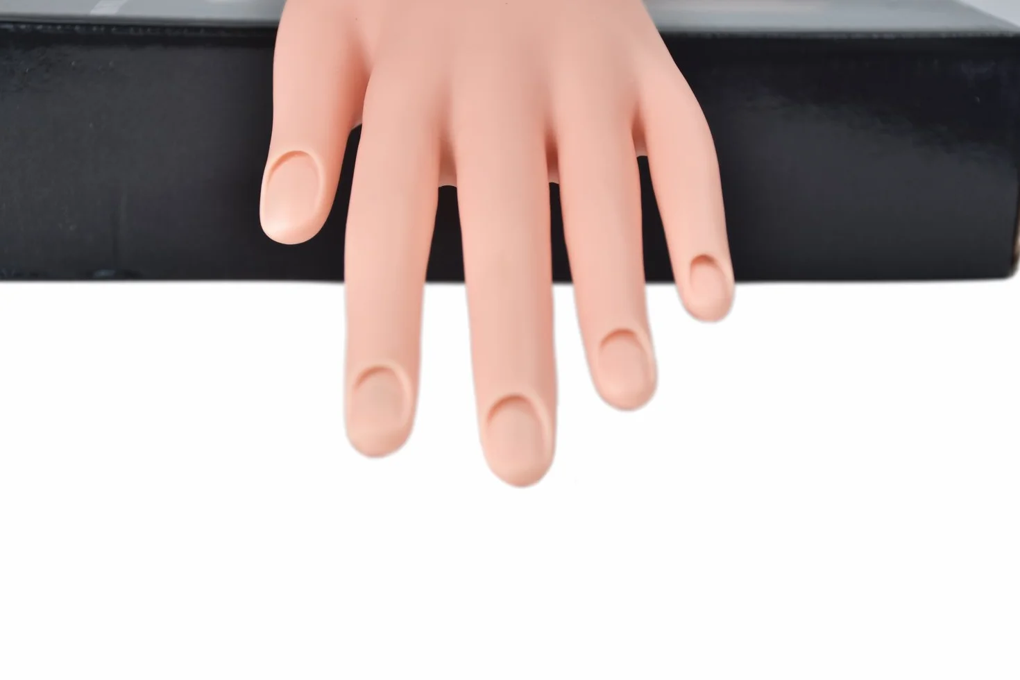 Mano finta con unghie per praticare la manicure, flessibile, mobile, in morbida plastica, per esercitazioni di nail art