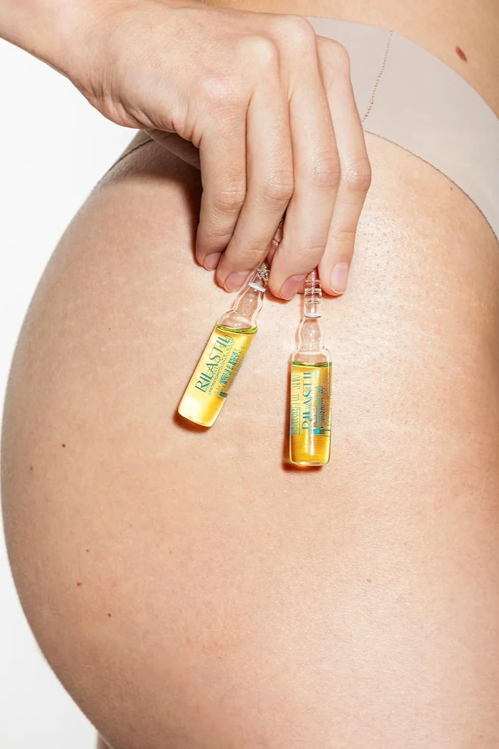 Rilastil Fiale Smagliature, Trattamento Intensivo, Emollienti e Leviganti, Tutti i Tipi di Pelle, Confezione da 10 fiale da 5 ml