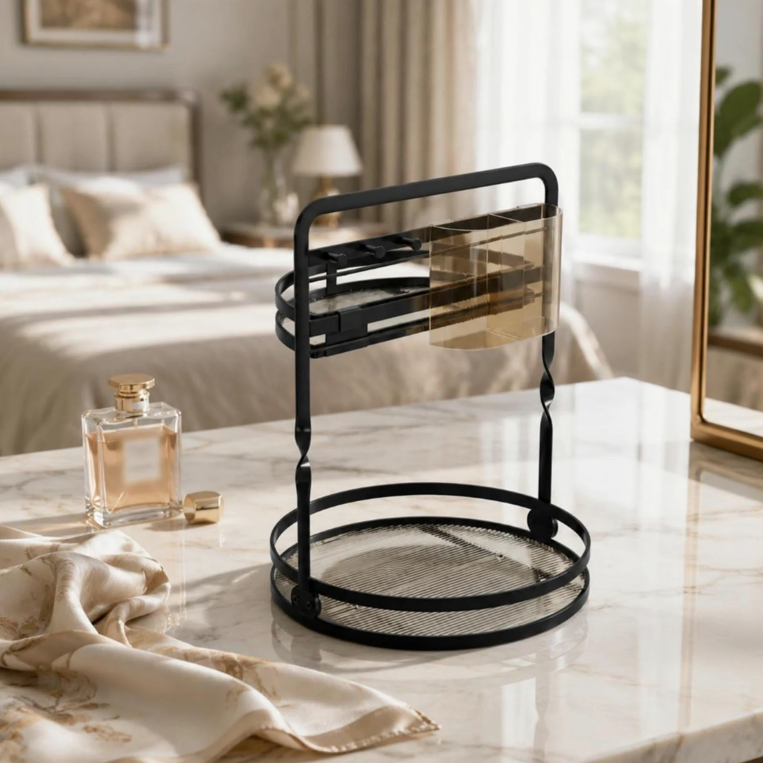 harayaa Vanity Organizer Porta Cosmetici Portatrucchi Portaprofumi Portapennelli Rotazione a 360 Gradi Doppio Livello Telaio in Metallo con Bicchiere Pennelli, Oro, Modello Base