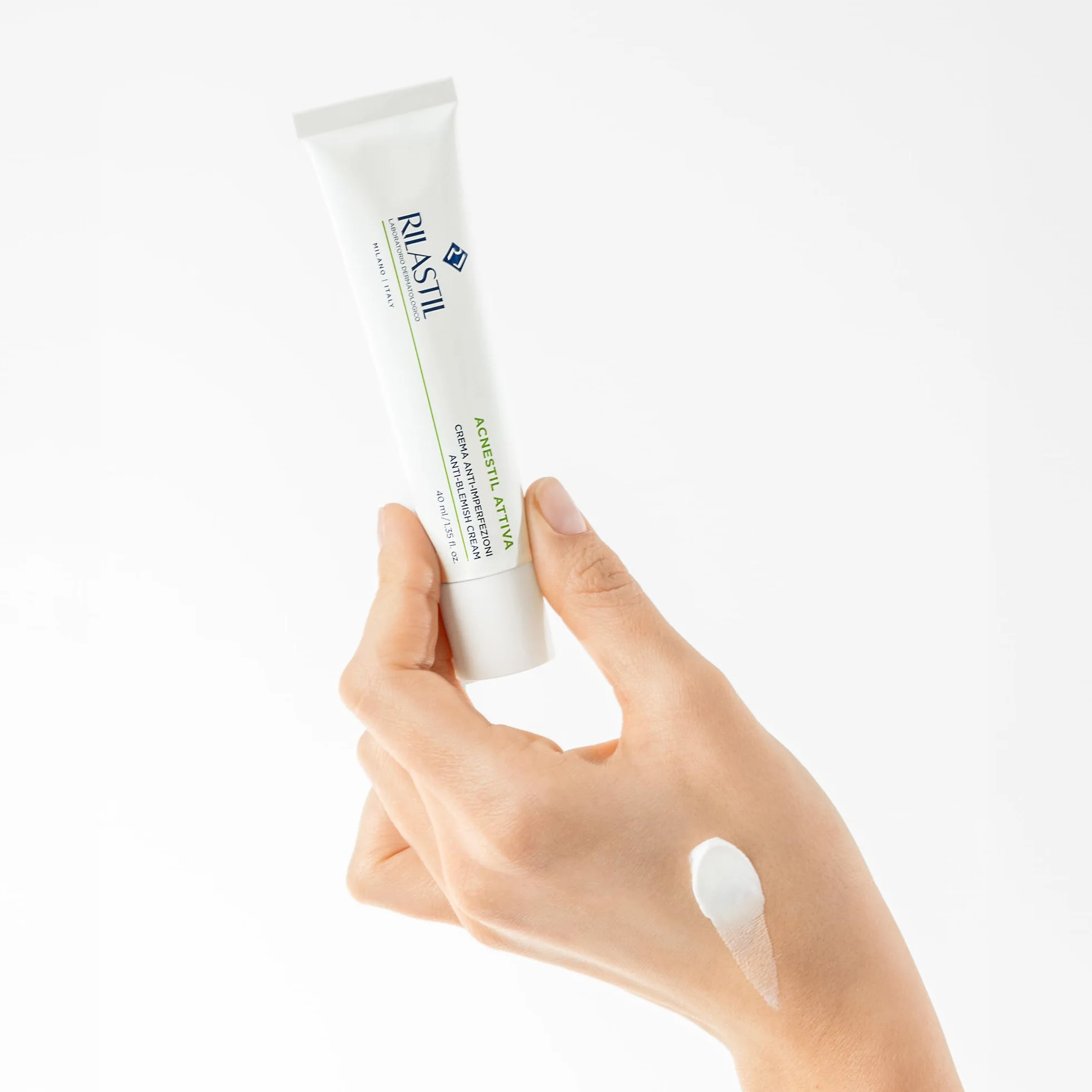 Rilastil Acnestil Crema Attiva, Crema Anti-Imperfezioni per Pelli Miste, Grasse e con Tendenza Acneica, Confezione da 40 ml