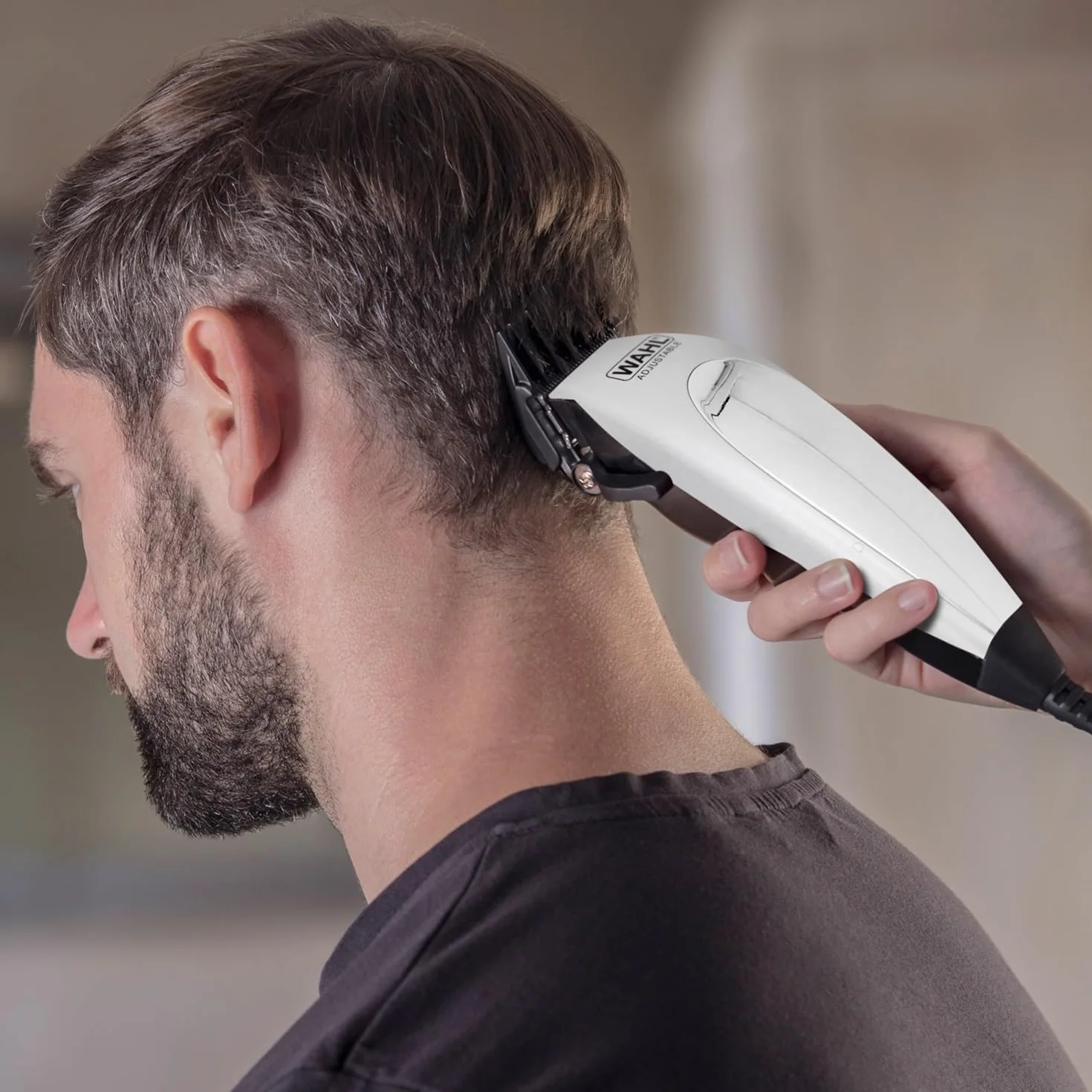 WAHL Home Pro Deluxe Combo Taglia Capelli Elettrico con Filo e Leva di Regolazione 8 Pettini Guida, Kit con rifinitore a Batteria, Forbici e Pettine