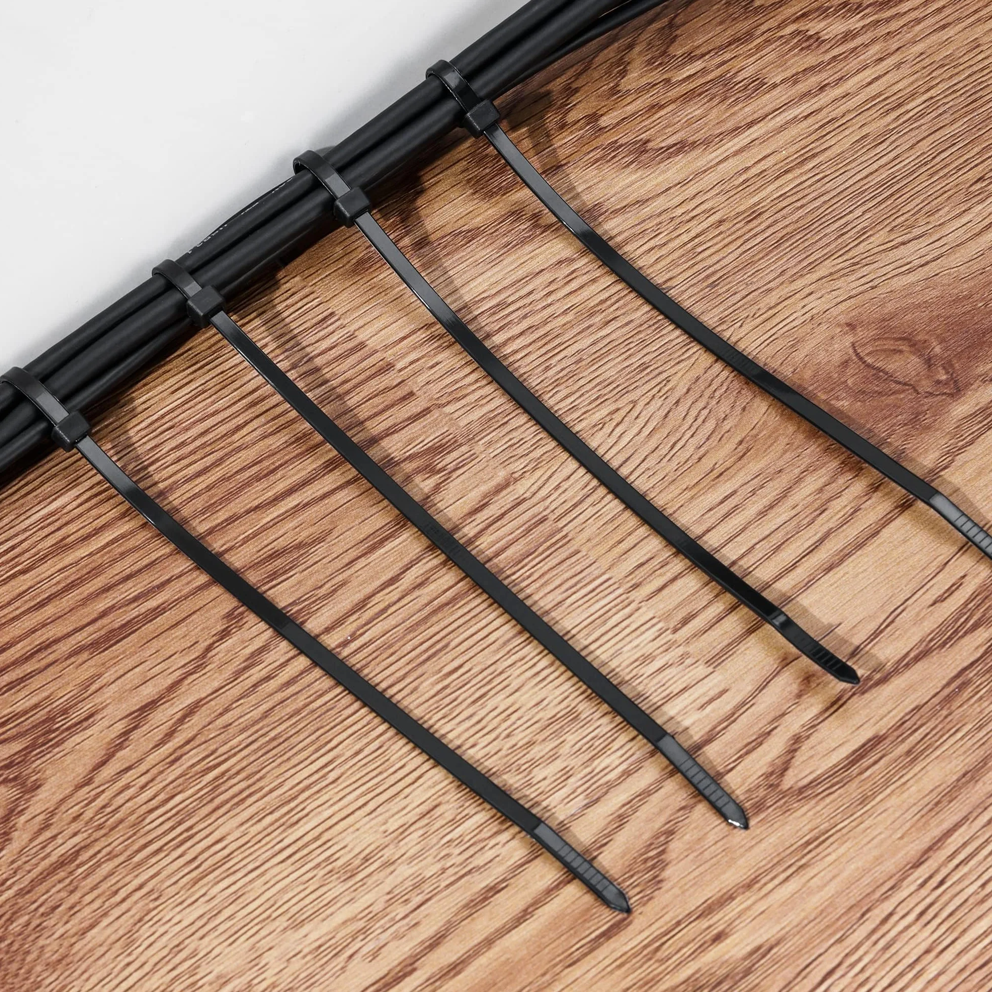 Amazon Basics Fascette stringicavo regolabili, gestione cavi, 100-300 mm, 500 unità, nero