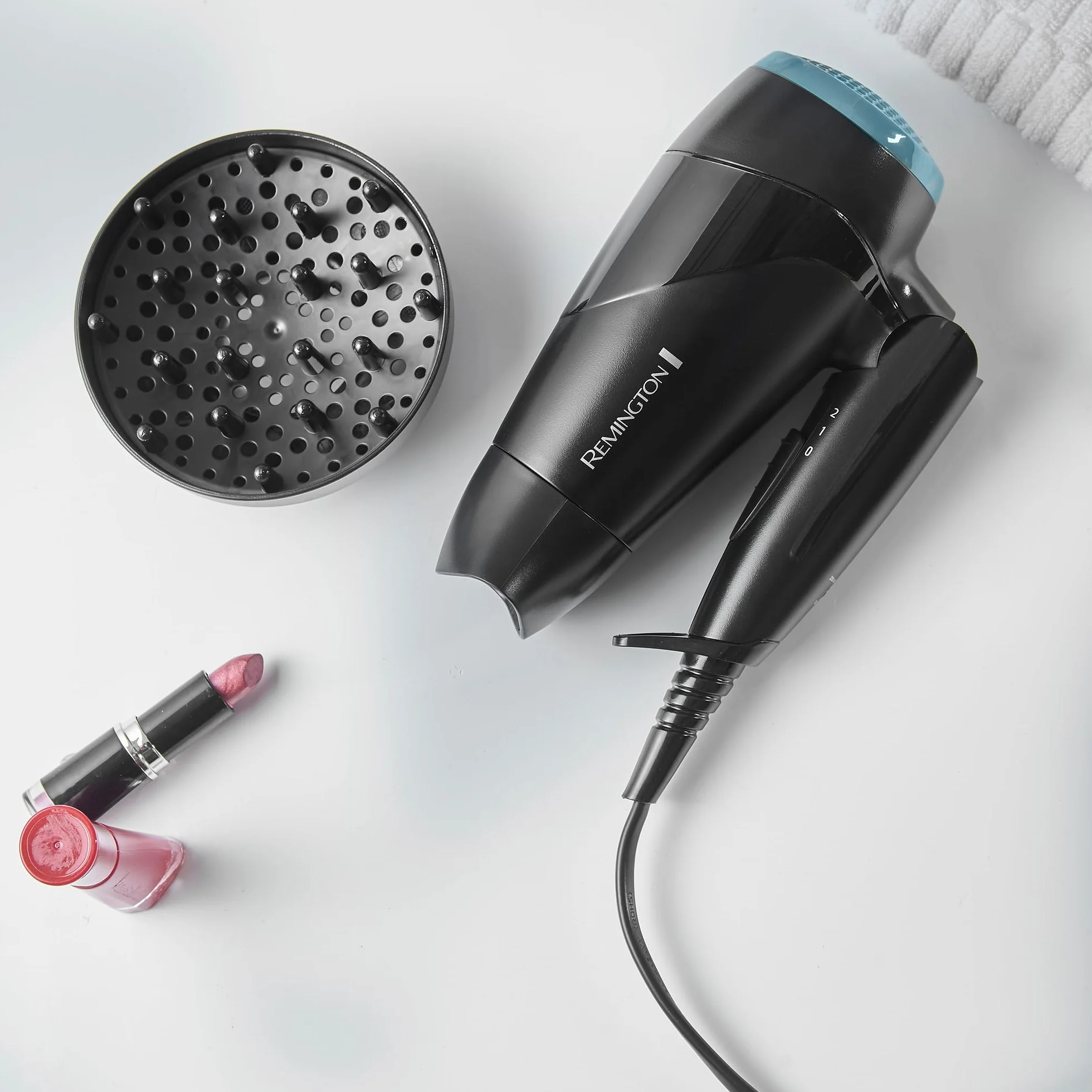 Remington Asciugacapelli 2000W - Pieghevole e Potente - Asciugacapelli da Viaggio, Bacchetta e Diffusore per styling, 2 livelli di riscaldamento e ventola, On The Go D1500