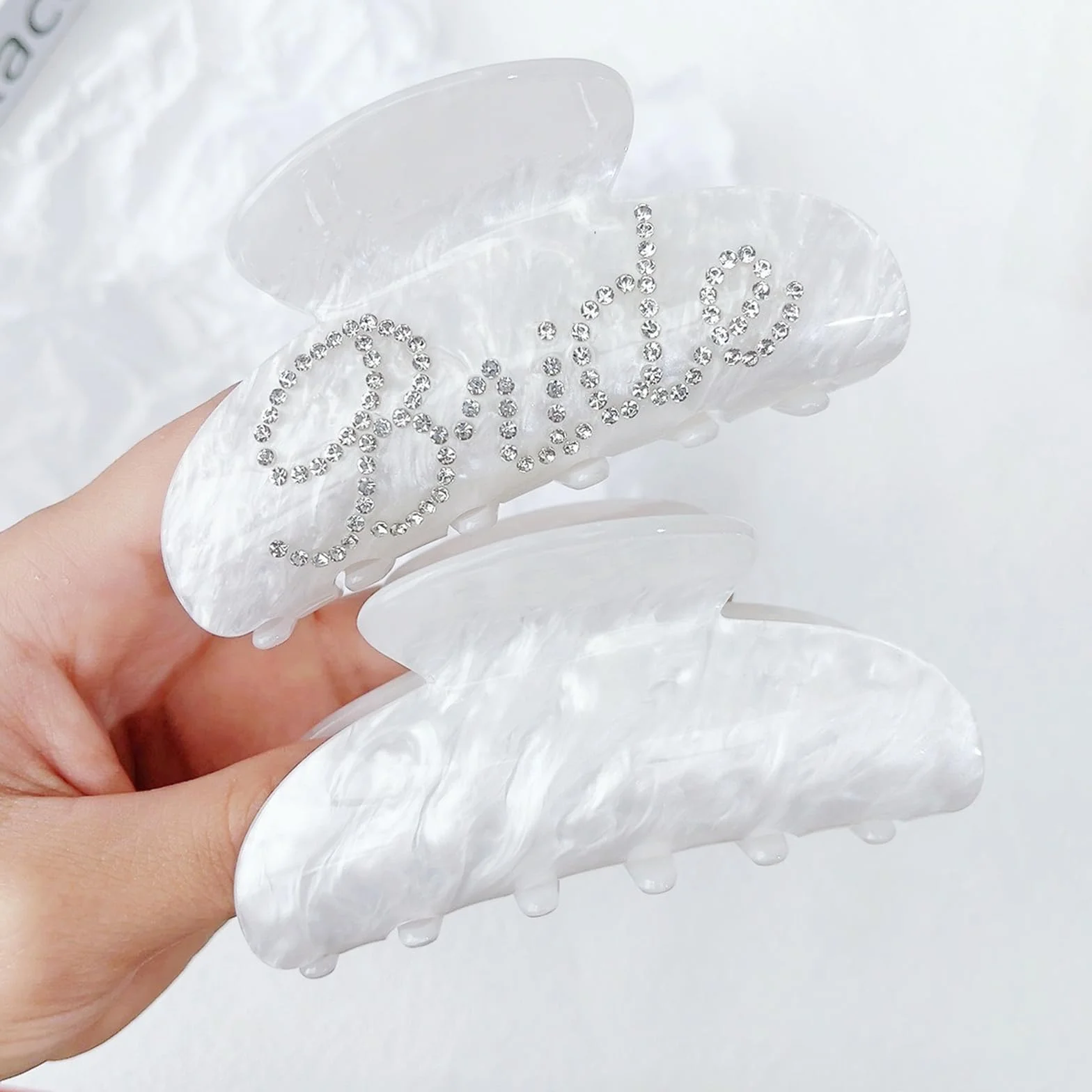 Shimmerz Set regalo futura sposa - Pochette trucco, ciabatte, vestaglia, clip per capelli - Regali di matrimonio
