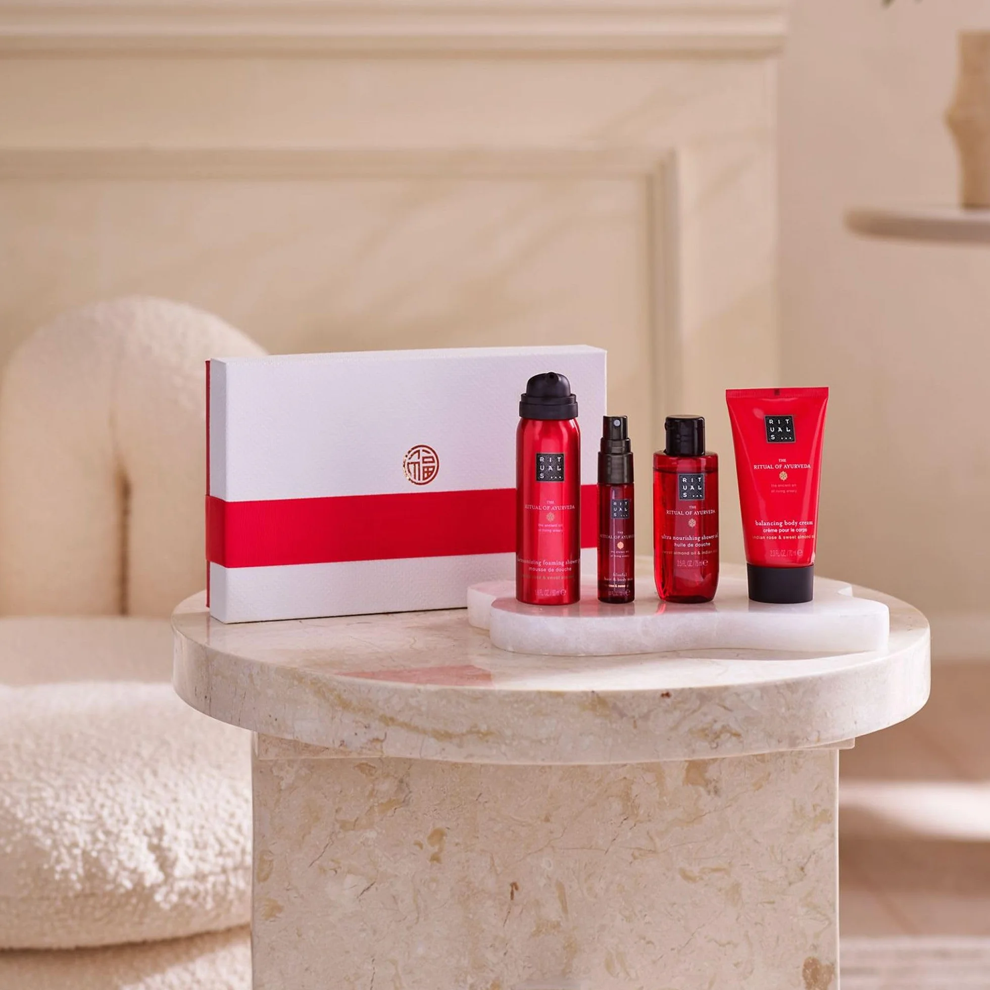 RITUALS Cofanetto regalo donna The Ritual of Ayurveda, Small – Set regalo donna con prodotti per la cura del corpo arricchiti con rosa indiana e olio di mandorle dolci – Set bagno riequilibrante