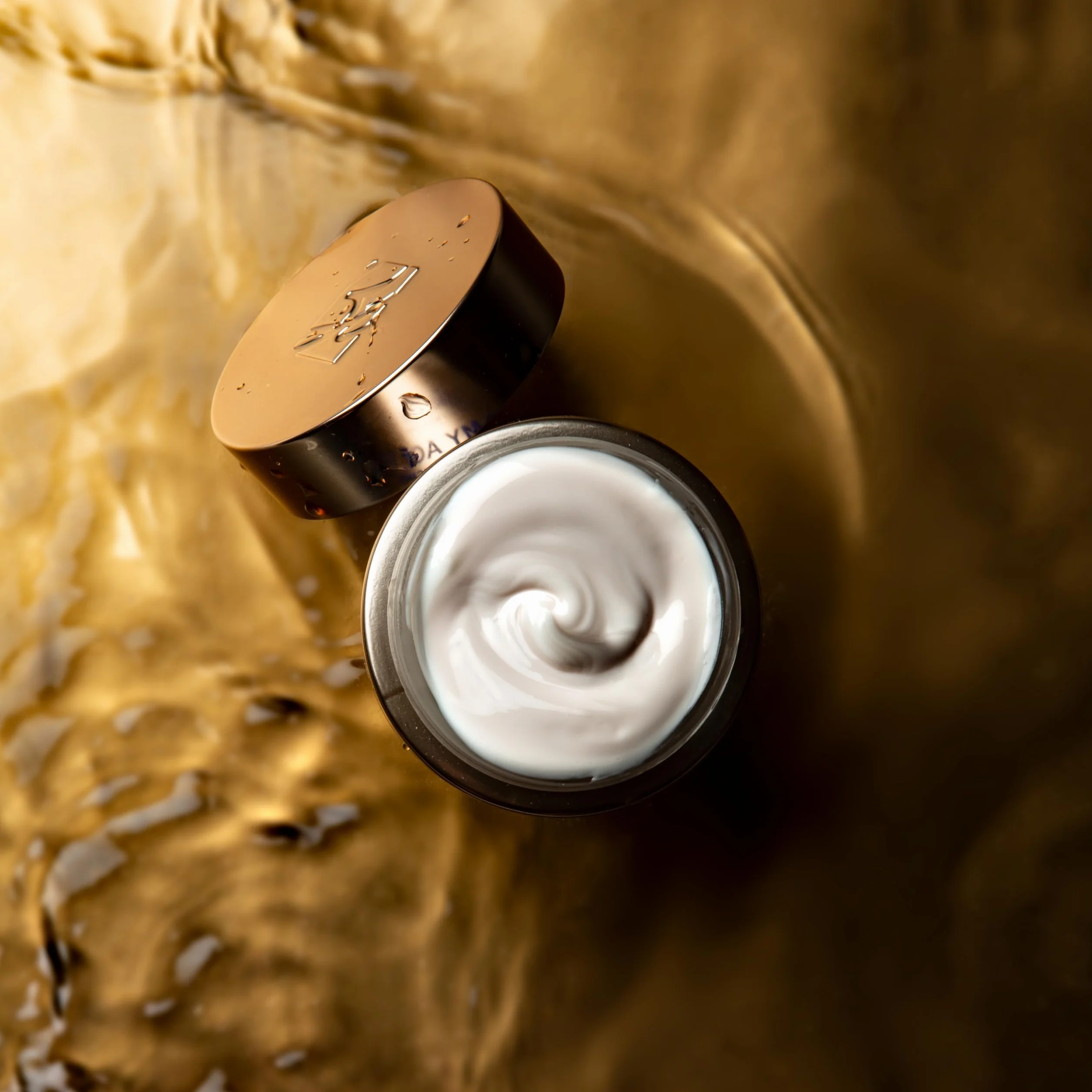 Bionike Defence My Age Gold - Crema Viso Intensiva Fortificante Notte Anti Age, Ripara, Fortifica E Rimpolpa Le Pelli Mature, Dona Idratazione Ed Elasticità Alla Pelle, 50 Ml