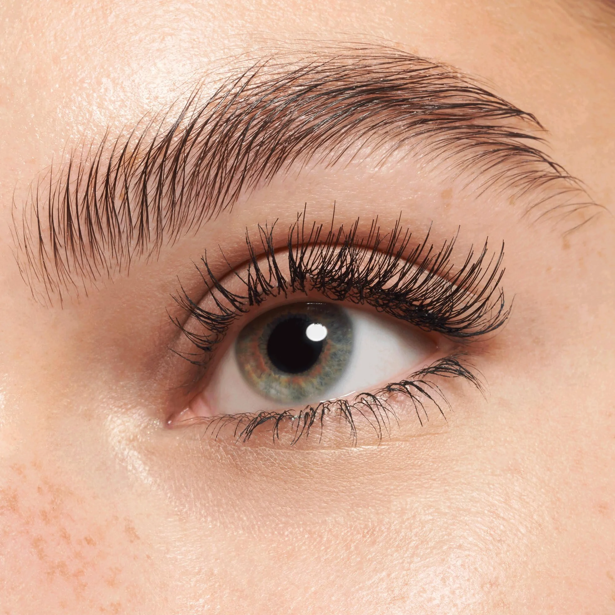 essence LASHES TO IMPRESS., lunga durata, volumizzante, arricciante, definizione (1pair)