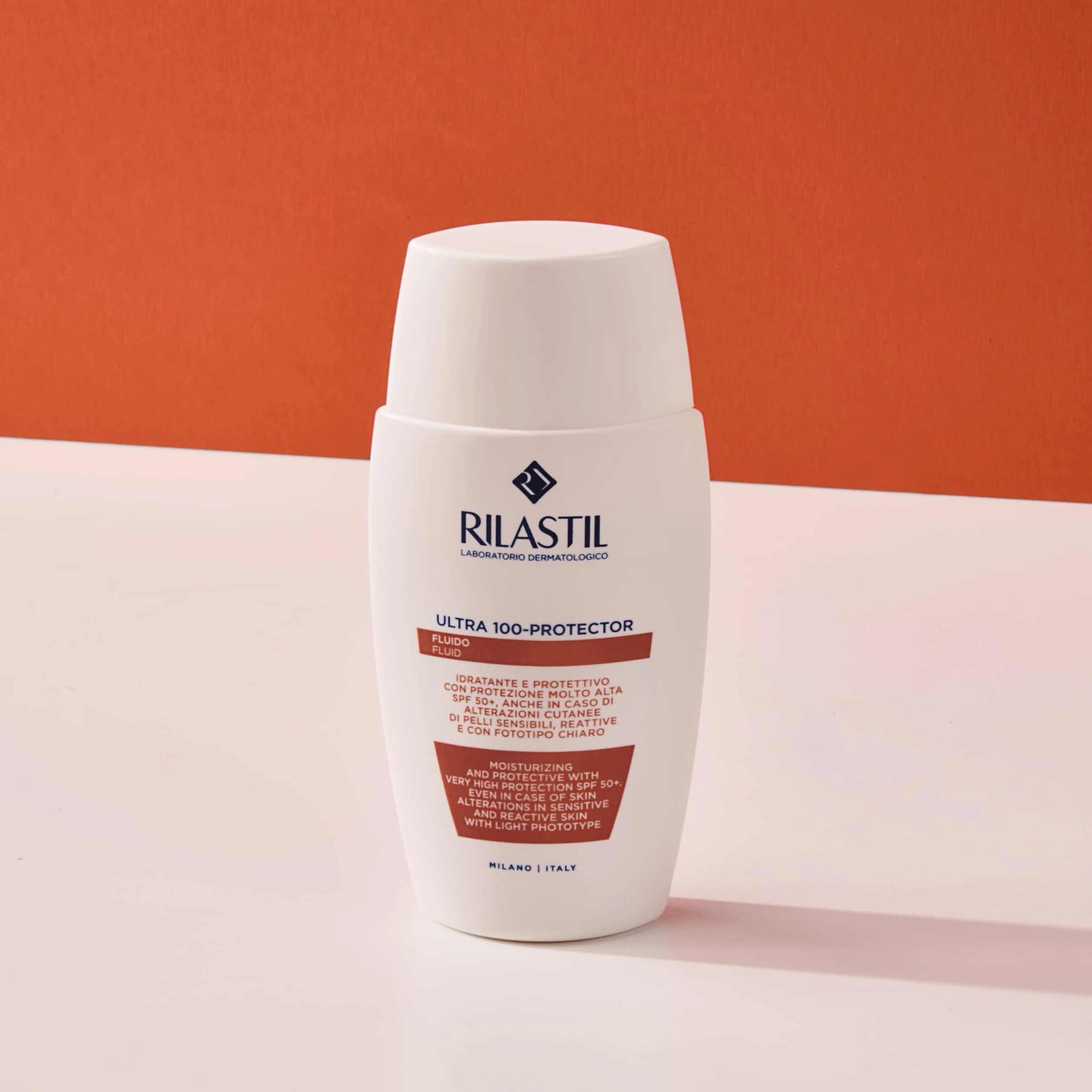Rilastil Fluido 100, Emulsione Fluida Idratante e Protettiva, Texture Ultraleggera, Resistente all'Acqua, per Pelle Sensibile, Confezione da 50ml