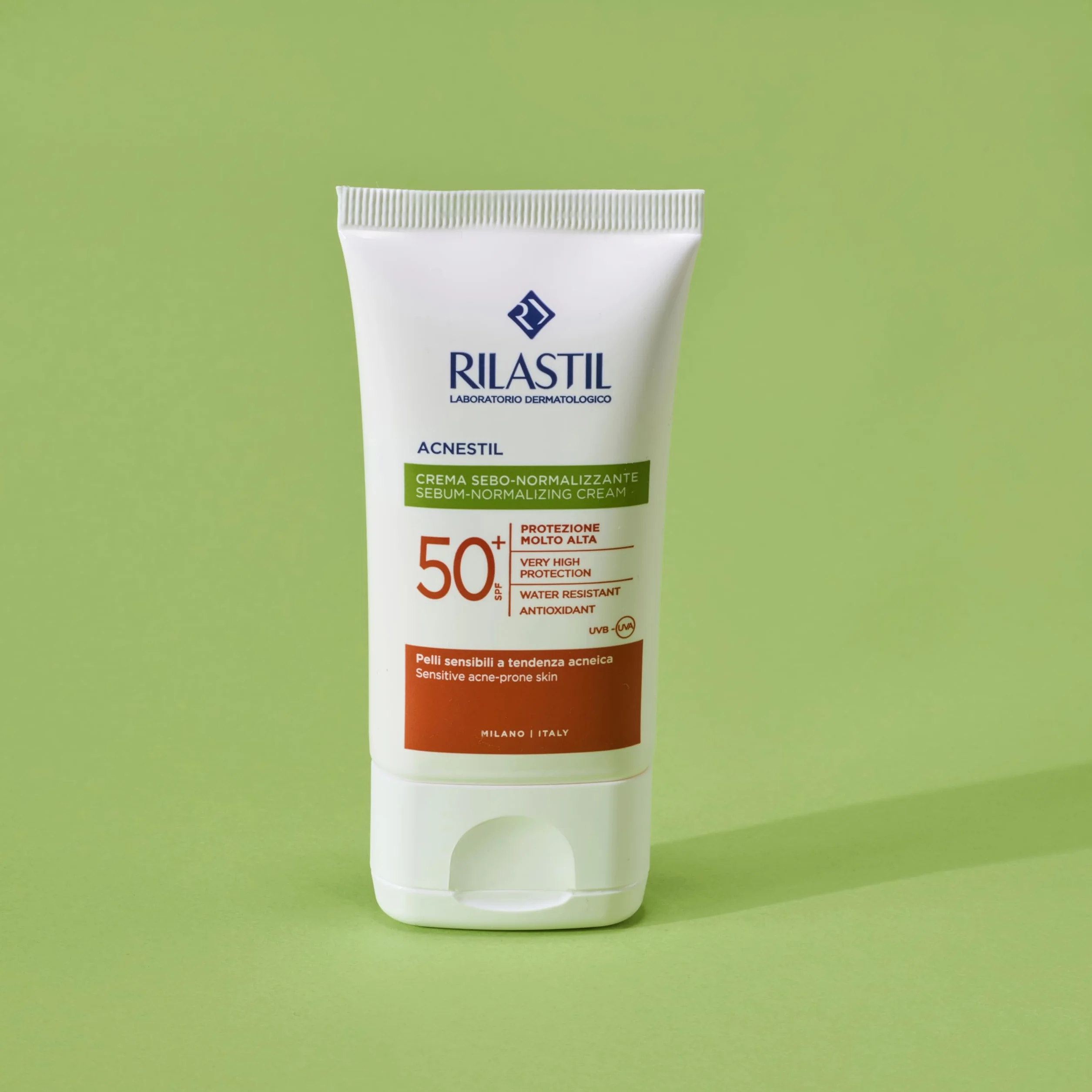 Rilastil Acnestil Crema Sebo-Normalizzante, Azione Lenitiva e Opacizzante, Antierima Solare, per Pelli Sensibili a Tendenza Acneica SPF 50+, Confezione da 40 ml