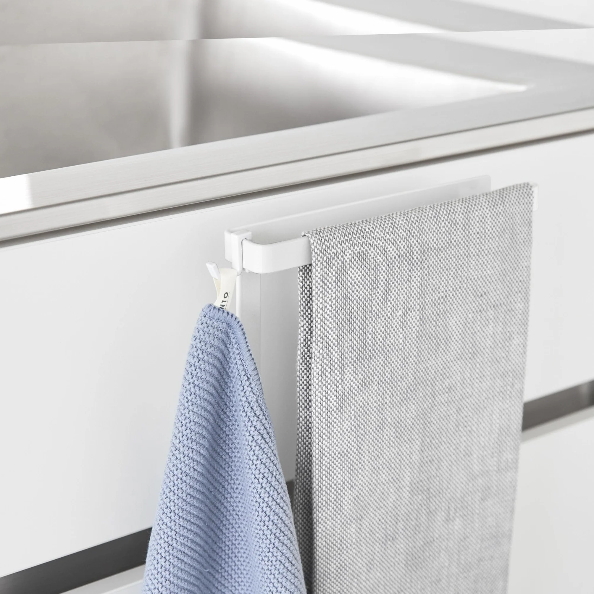 Yamazaki 1590 TOWER Floating Towel Hanger White Steel 20 x 910 x 19.5 cm