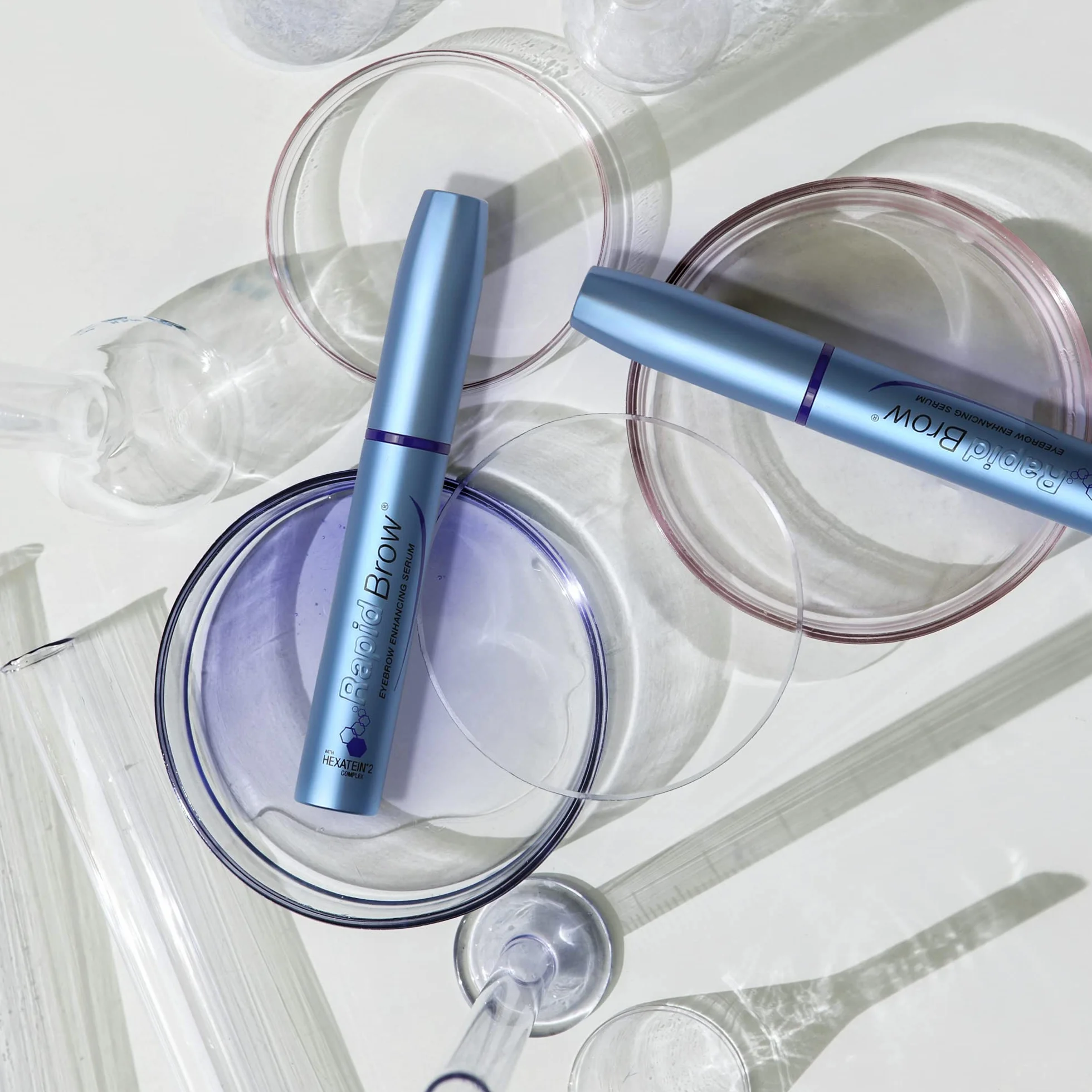 RapidBrow® - Siero Rinforzante per Sopracciglia con Ingredienti Naturali 3 ml - Look di Sopracciglia Folte, Idratate e Definite in 4 Settimane