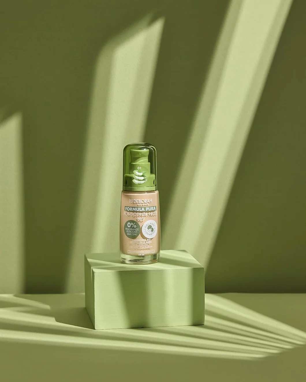Deborah Milano - Fondotinta Formula Pura Nude BIO, n.03 Beige, con Vitamina C e Aloe Vera, SPF 20, Texture Fluida dalla Coprenza Media, per un Incarnato Uniforme, Radioso e Vellutato