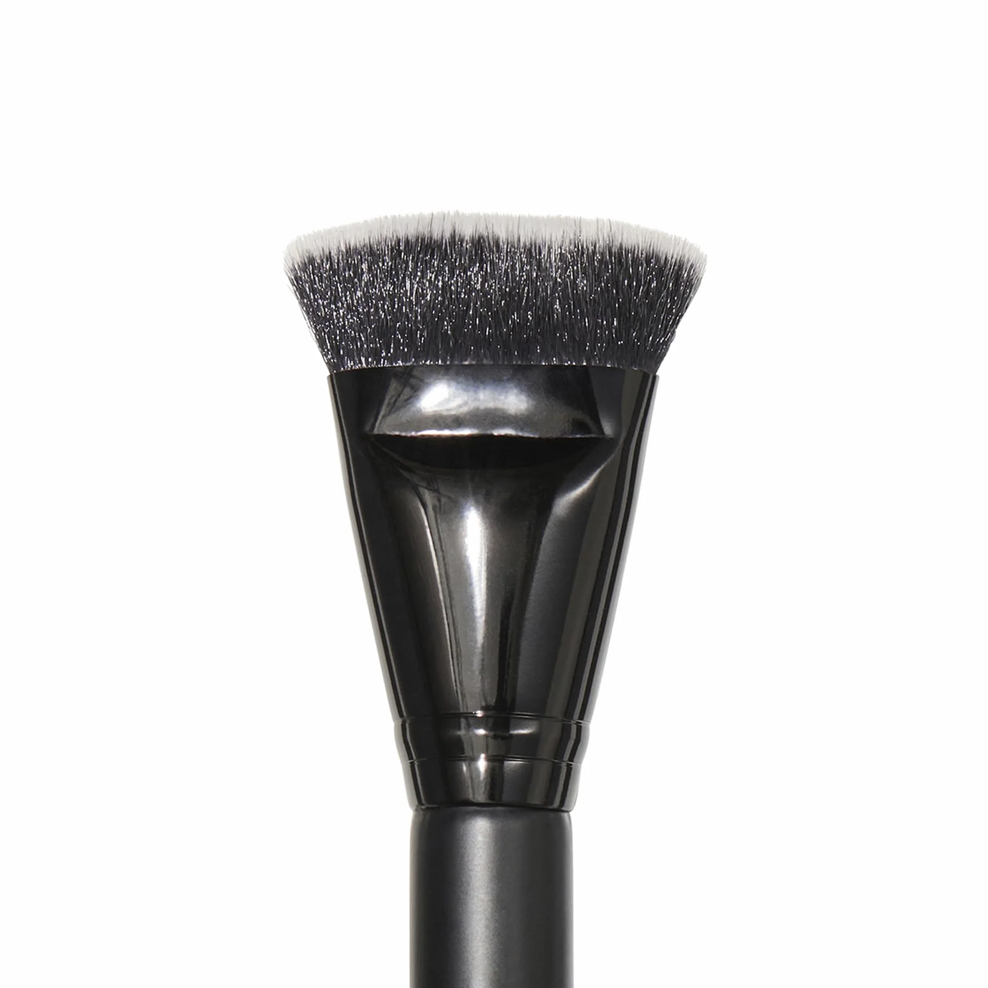 e.l.f. Contouring Brush, accessorio per make-up vegano, contorna e scolpisce gli zigomi facilmente, per bronzer e polvere viso