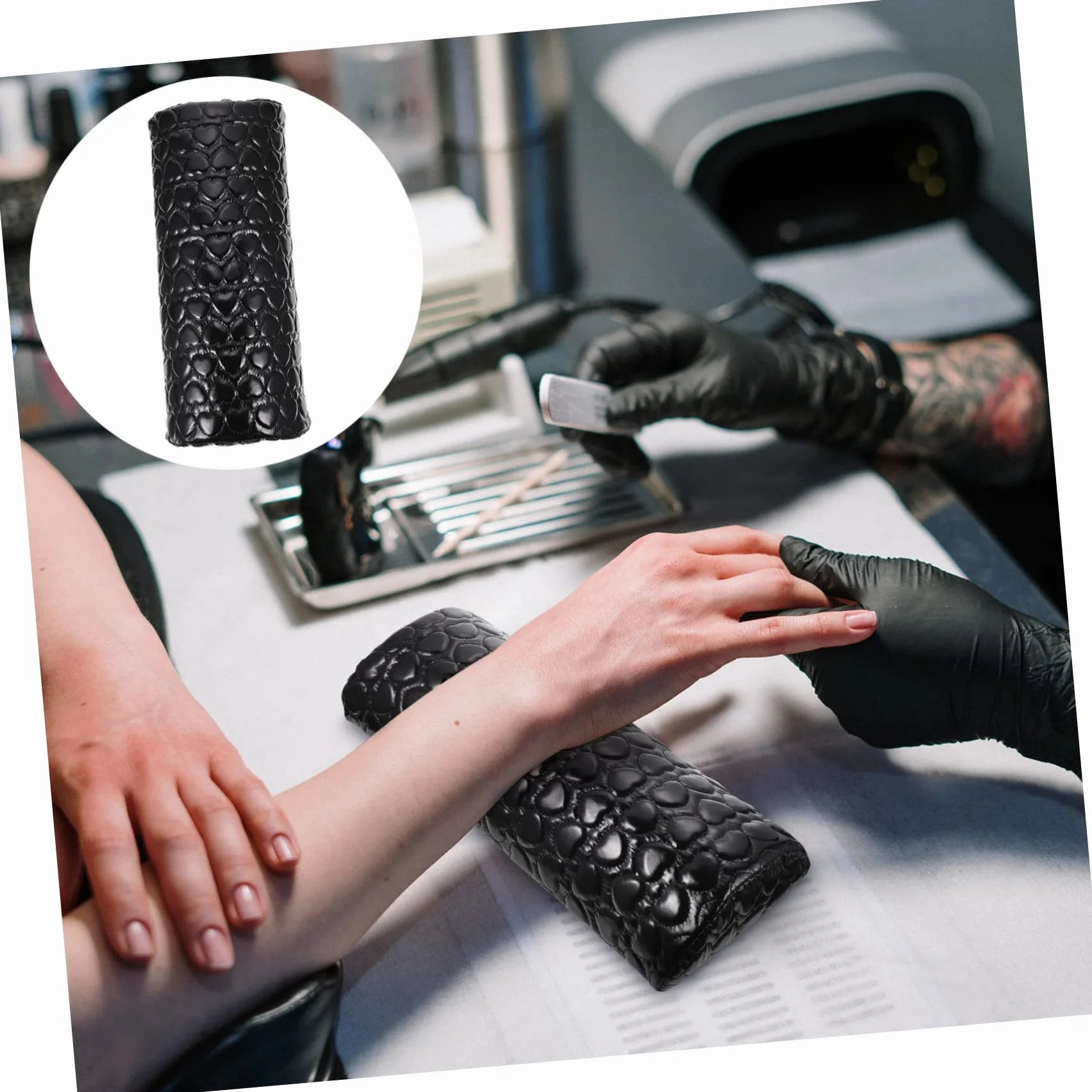 Poggiamano per Unghie a Forma di Cuore in Pu Nero, Cuscino Morbido per Manicure Confortevole, Allevia Affaticamento Mano e Braccio per Nail Art a Casa e Salone
