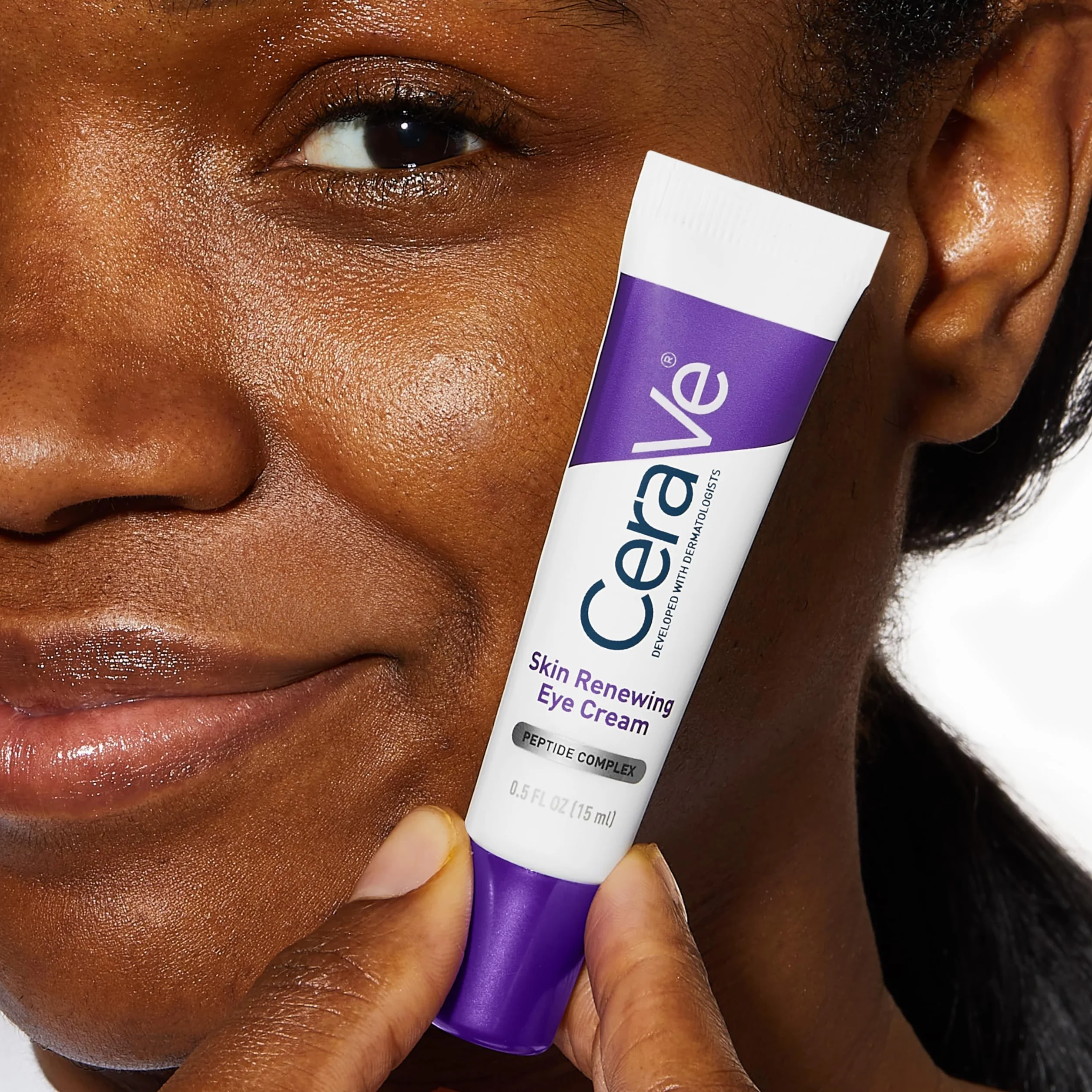 CeraVe Skin Renewing Crema Contorno Occhi, Per Pelle con i Primi Segni dell'Età, Occhiaie e Linee Sottili Ridotte, Con Complesso di Peptidi, 3 Ceramidi Essenziali e Caffeina, 15 ml