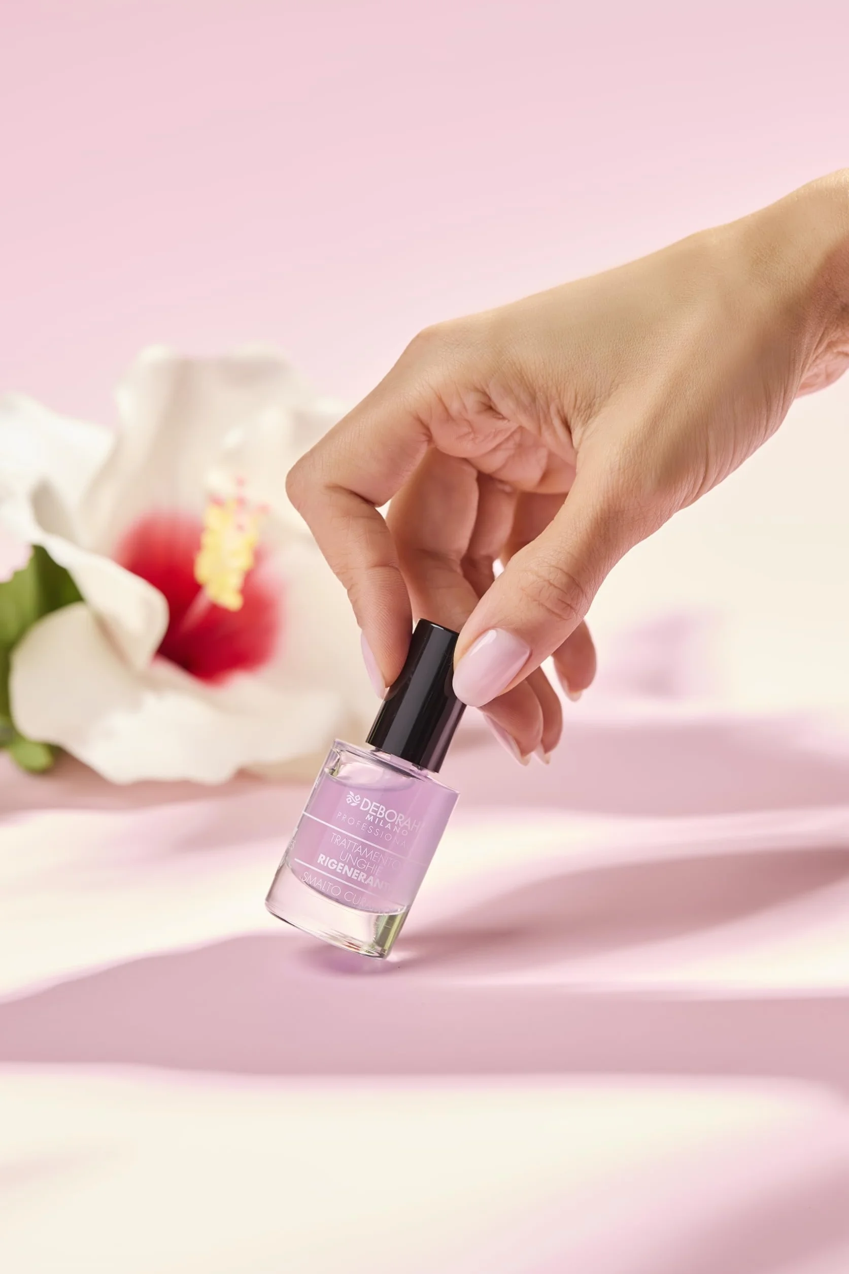 Deborah Milano Professional - Smalto Curativo per Unghie Corte e Deboli, Trattamento Rinforzante, Dona Unghie più forti e dall’aspetto più sano, 9.5 ml