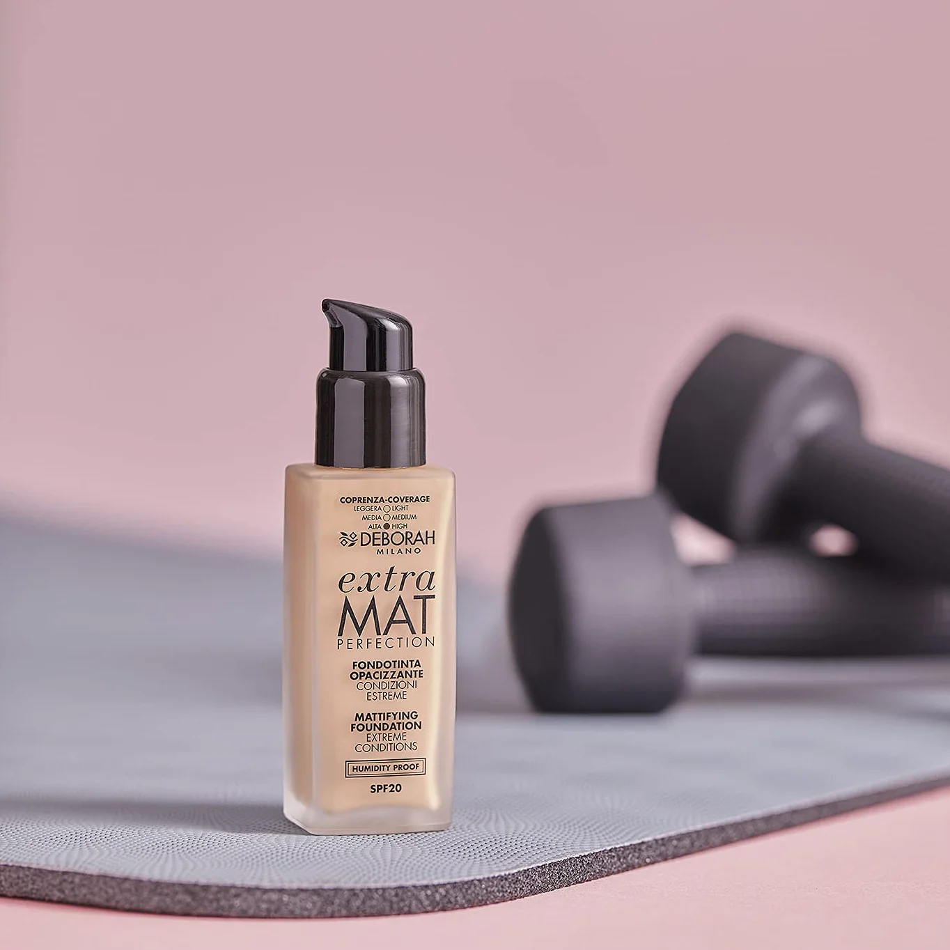 Deborah Fondotinta Extra Mat Perfection N.3.3 Gold Finish Opaco, Texture No Transfer e Humidity Proof, SPF20-30 ml