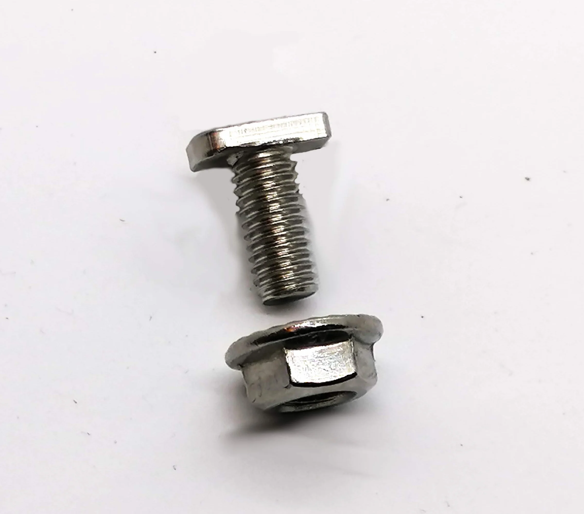 Viti a testa martello M6 x 12 in acciaio inox con dado flangiato