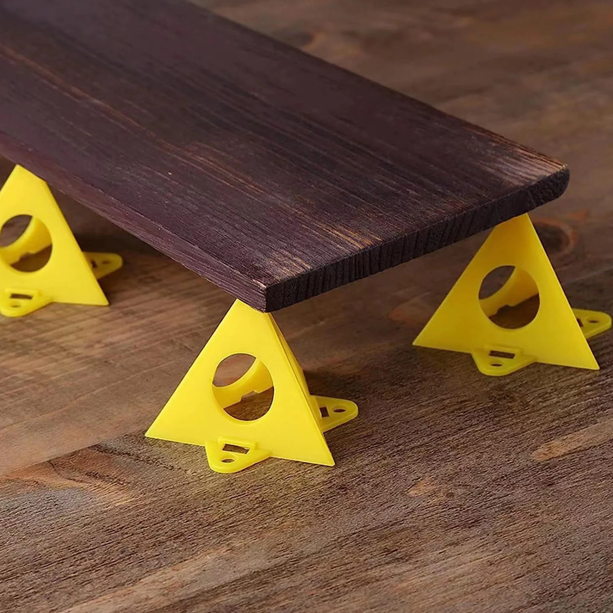 Supporti a Piramide in Plastica per Pittori Triangolari