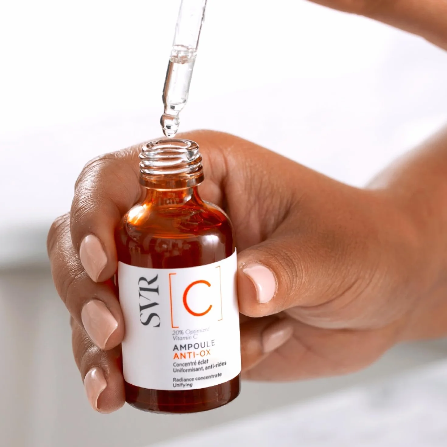Siero Viso Illuminante anti-età con Vitamina C, SVR Ampoule C Gocce Concentrate Anti-ossidanti. Ampolla da 30ml