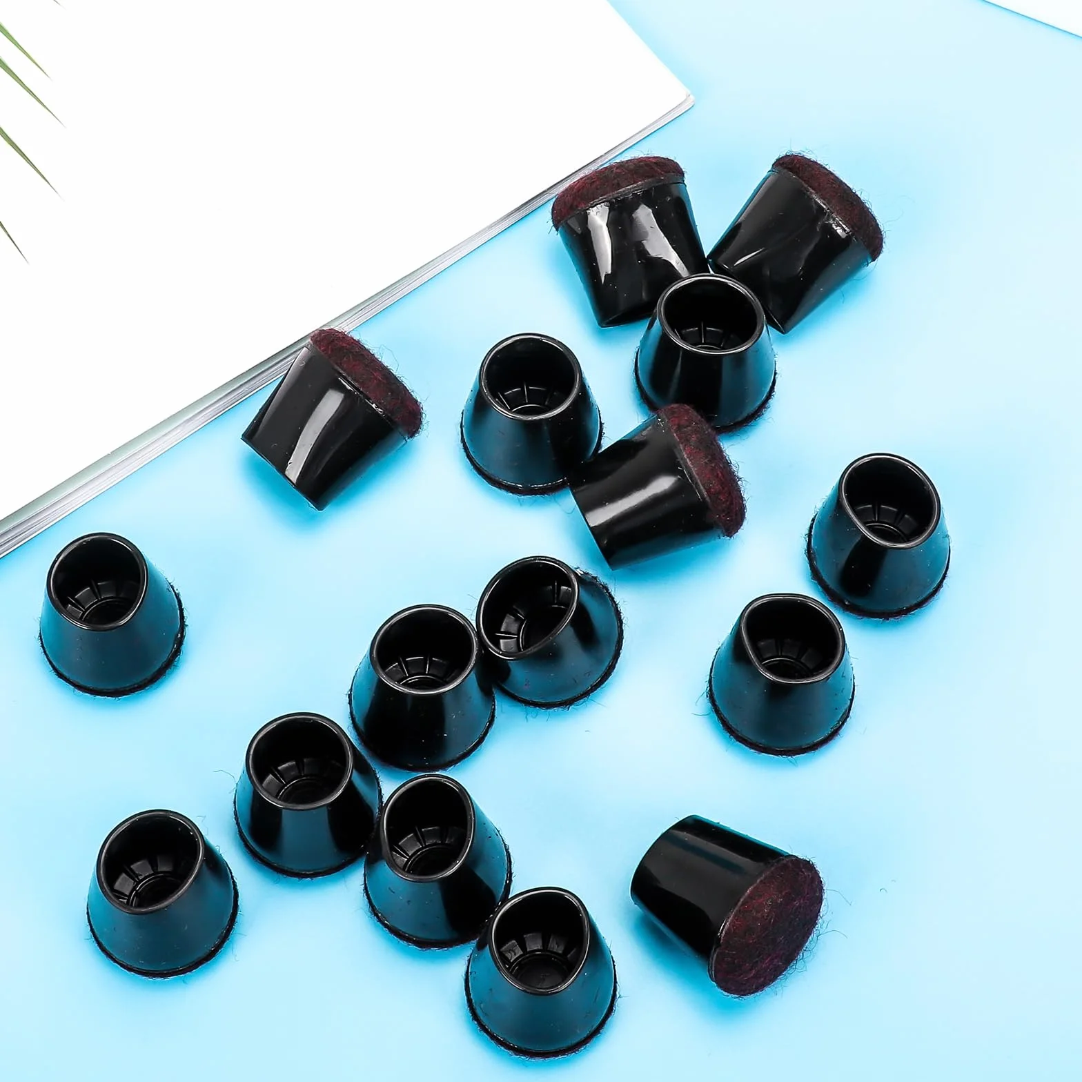 Gommini per Sedie 16 Pezzi, Feltrini Sedia Rotondi Nero Scuro, Diametro 15-21mm, Antigraffio e Silenziosi