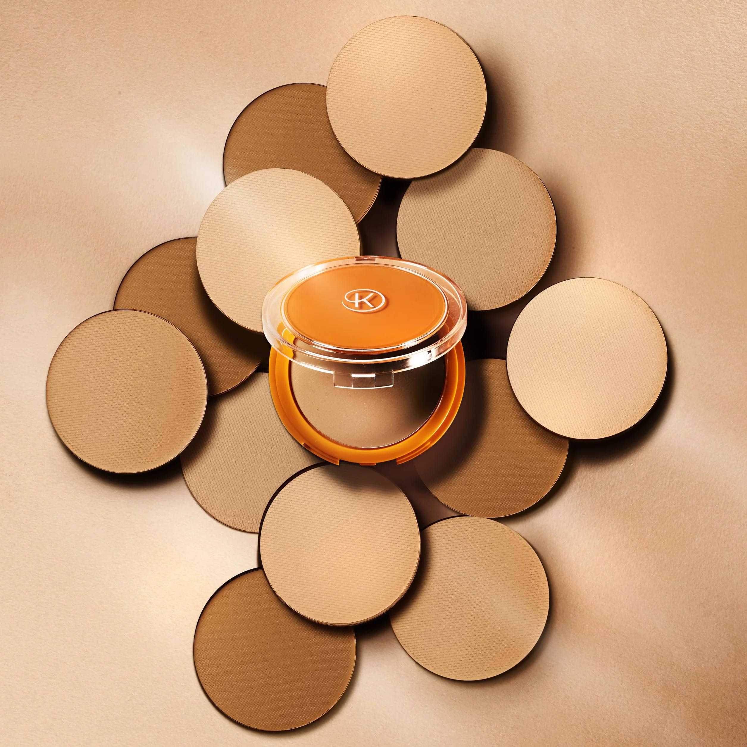 Korff Sun Secret, Fondotinta Compatto Solare SPF 50+ Uniformante e Protettivo con DNA-Safe Complex. Tonalità 01 Amber, 6 ml