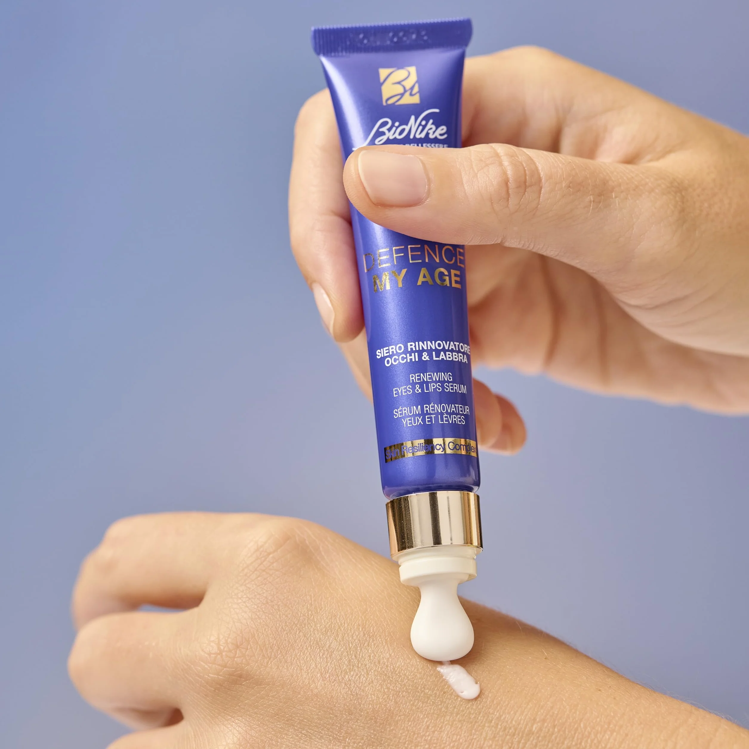 Bionike Defence My Age - Siero Rinnovatore Occhi e Labbra Anti Age con Burro di Karitè per Pelli Sensibili, Leviga e Nutre la Pelle, Dona Elasticità e Idratazione, 15 ml