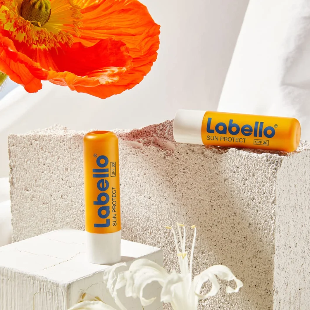 Labello Sun Protect, balsamo labbra waterproof con protezione solare (SPF 30), senza oli minerali, 1 confezione (4.8 g)